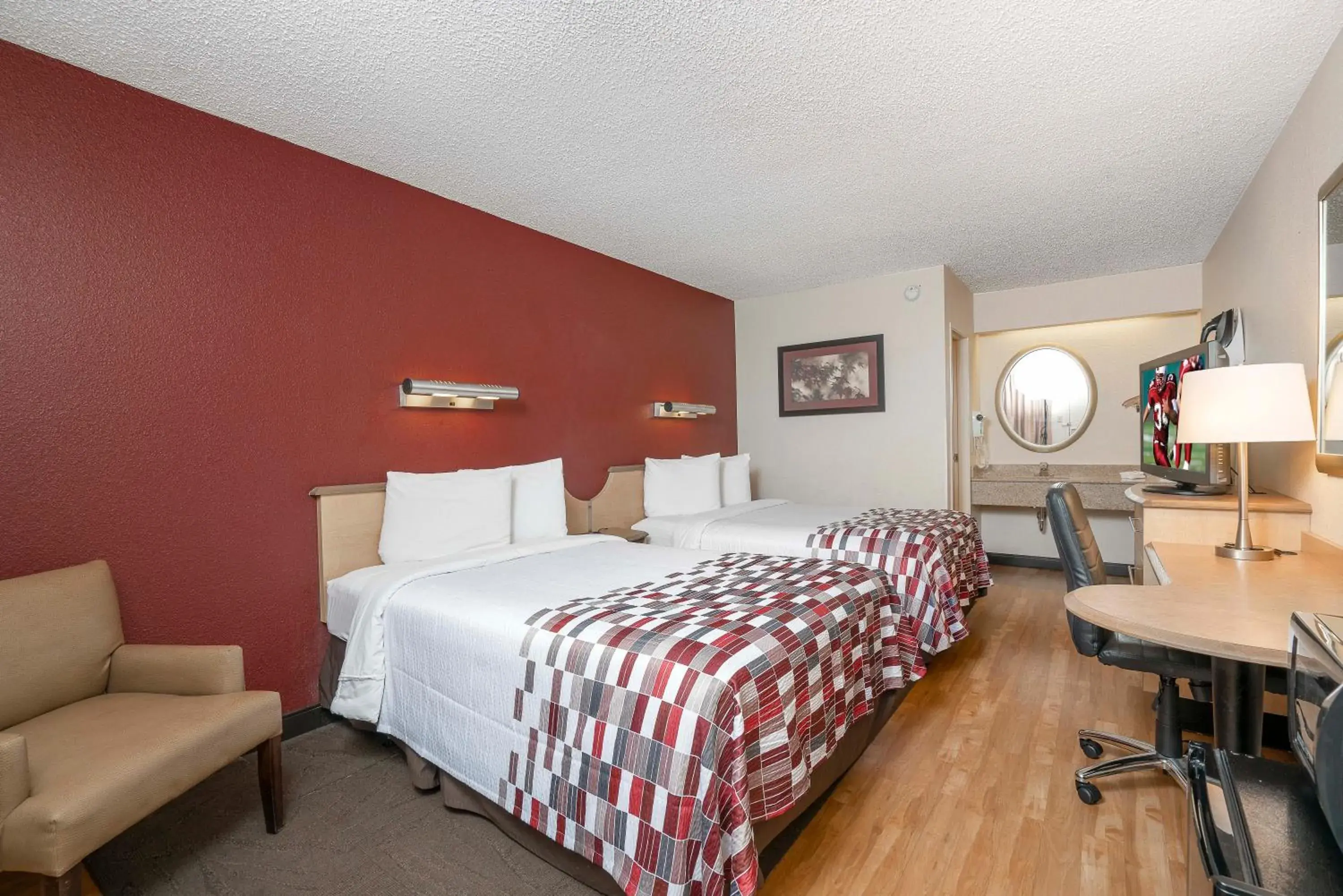 Deluxe Room with Two Double Beds Smoke Free in Red Roof Inn Cleveland - Mentor/ Willoughby Deluxe Room with Two Double Beds Smoke Free in Red Roof Inn Cleveland - Mentor/ Willoughby