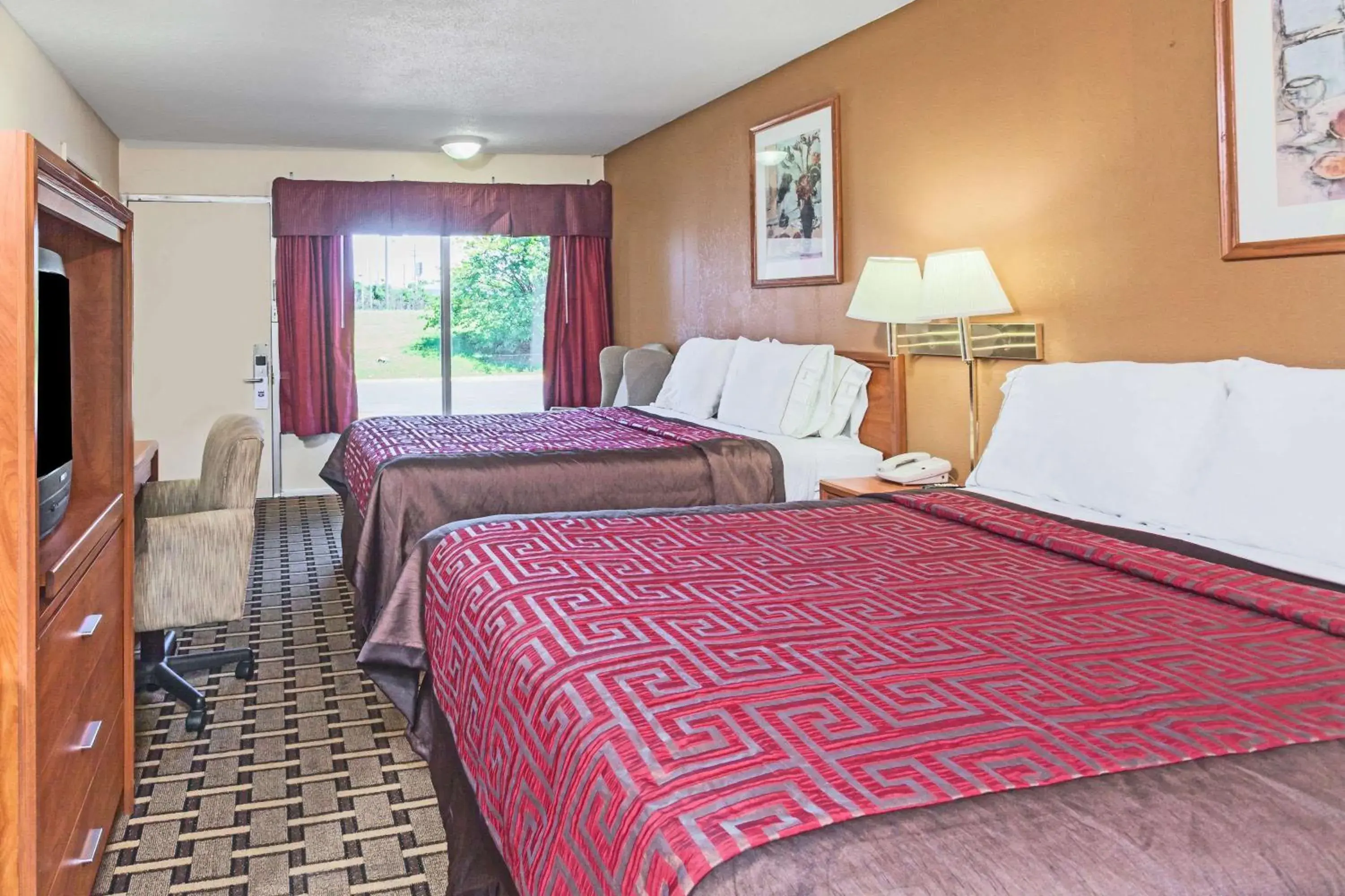 Queen Room with Two Queen Beds in Knights Inn Murfreesboro Queen Room with Two Queen Beds in Knights Inn Murfreesboro