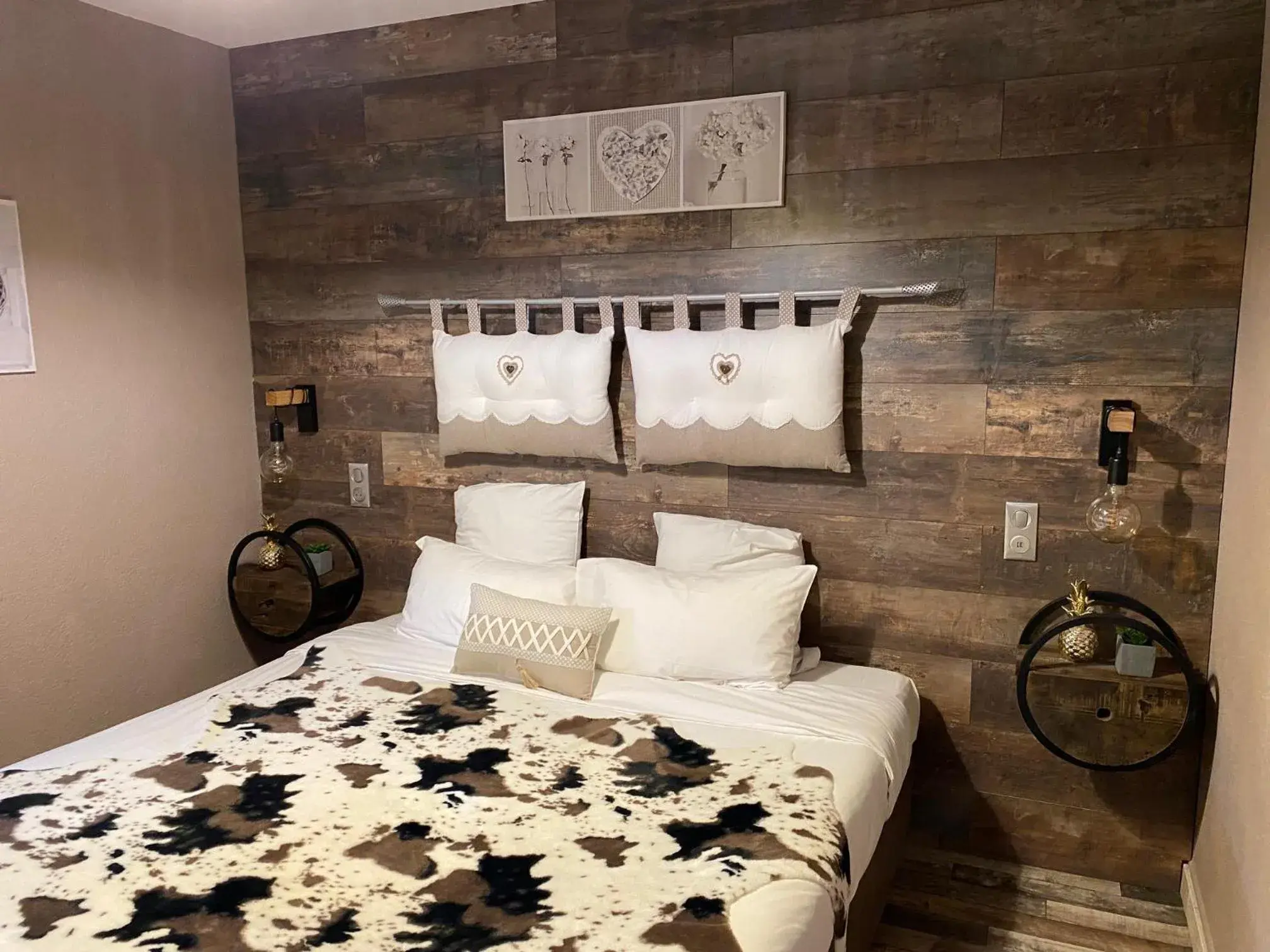 Superior King Room in Le President-Gare Nimes Pont Du Gard Superior King Room in Le President-Gare Nimes Pont Du Gard