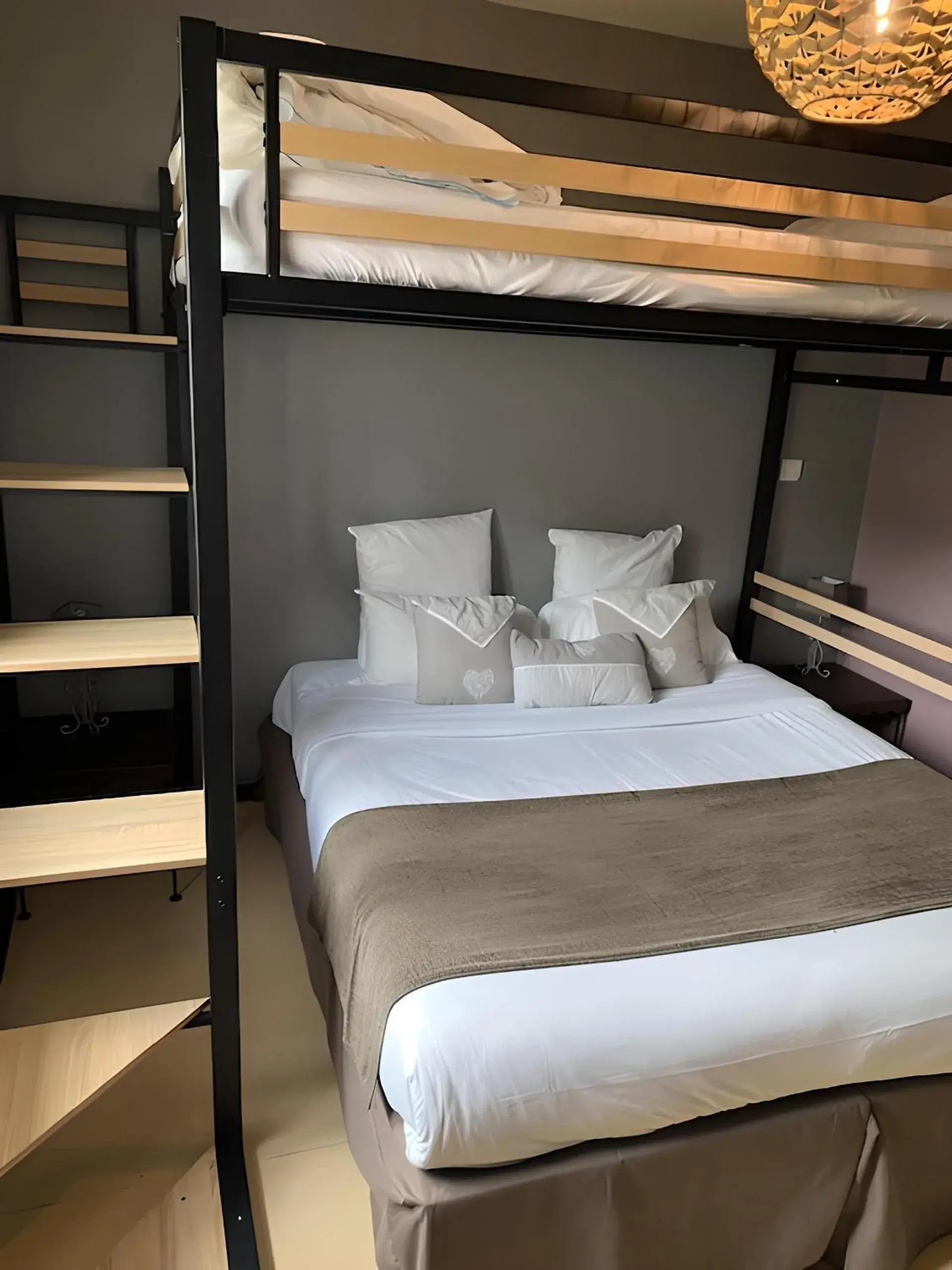 Family Room in Le President-Gare Nimes Pont Du Gard Family Room in Le President-Gare Nimes Pont Du Gard