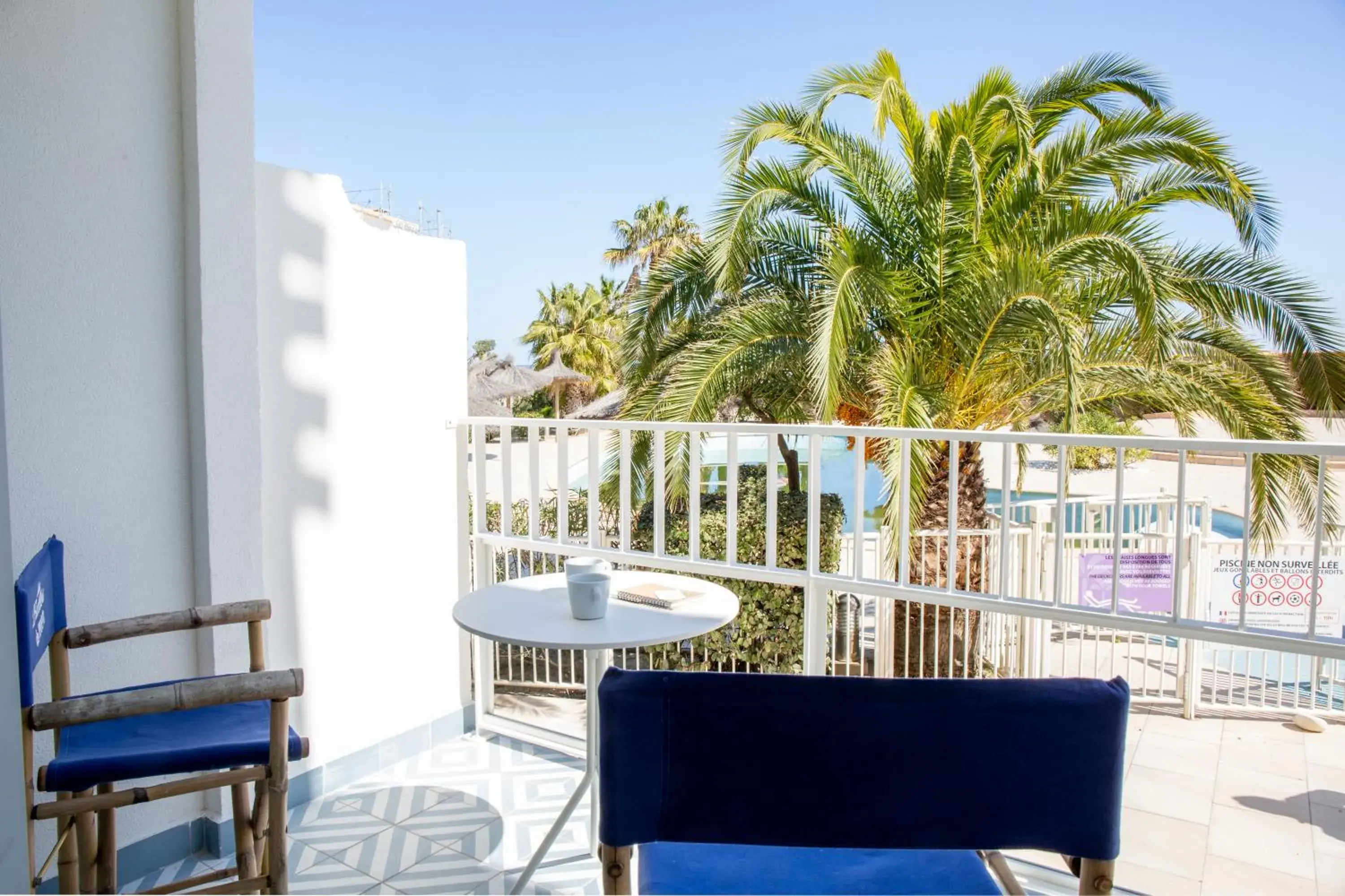 Superior Room with Pool Side and sea view in Les Bulles de Mer - Hotel & Spa sur la Plage Superior Room with Pool Side and sea view in Les Bulles de Mer - Hotel & Spa sur la Plage