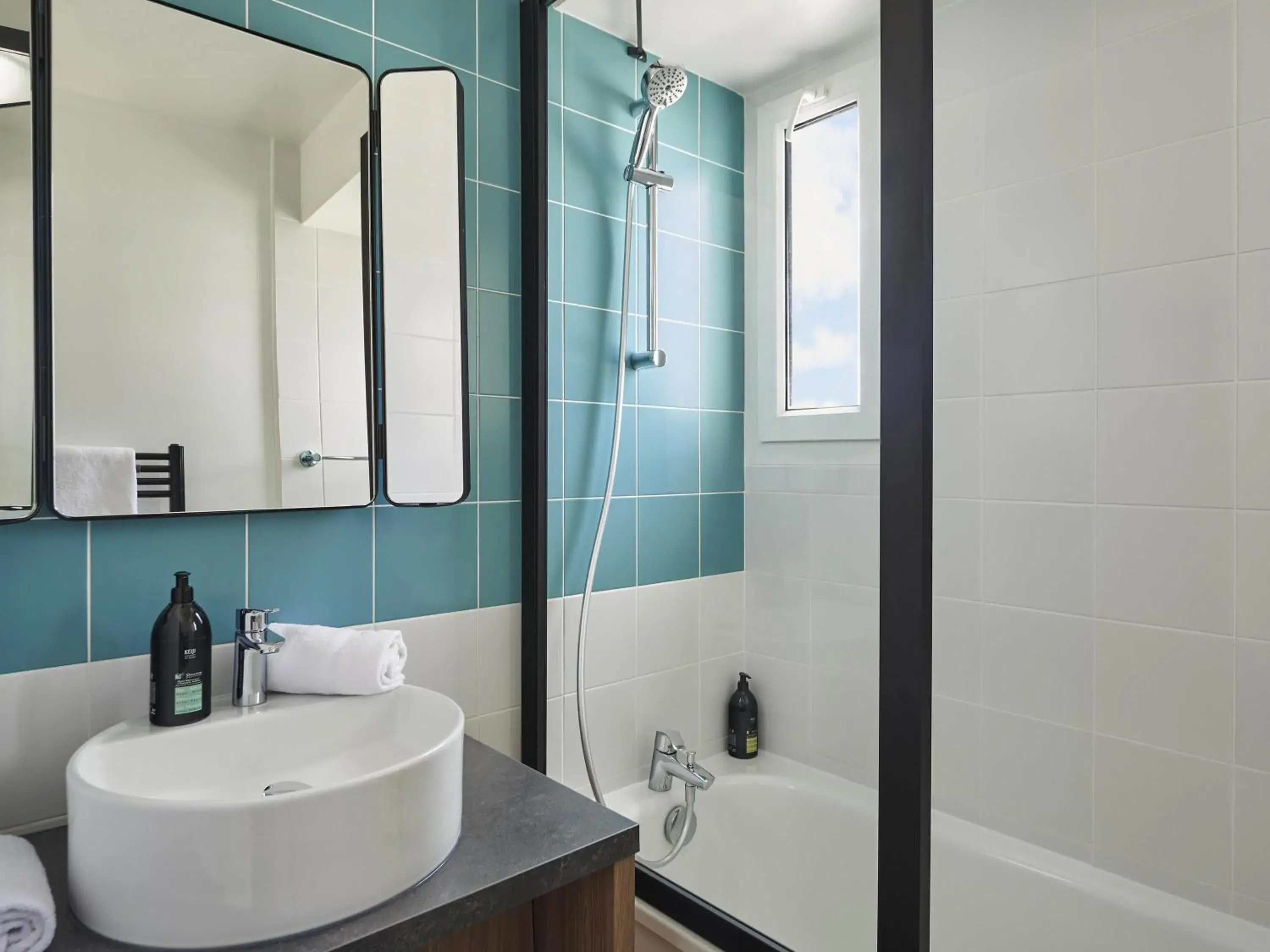 Two-Bedroom Apartment with Balcony in Aparthotel Adagio Porte de Versailles Two-Bedroom Apartment with Balcony in Aparthotel Adagio Porte de Versailles