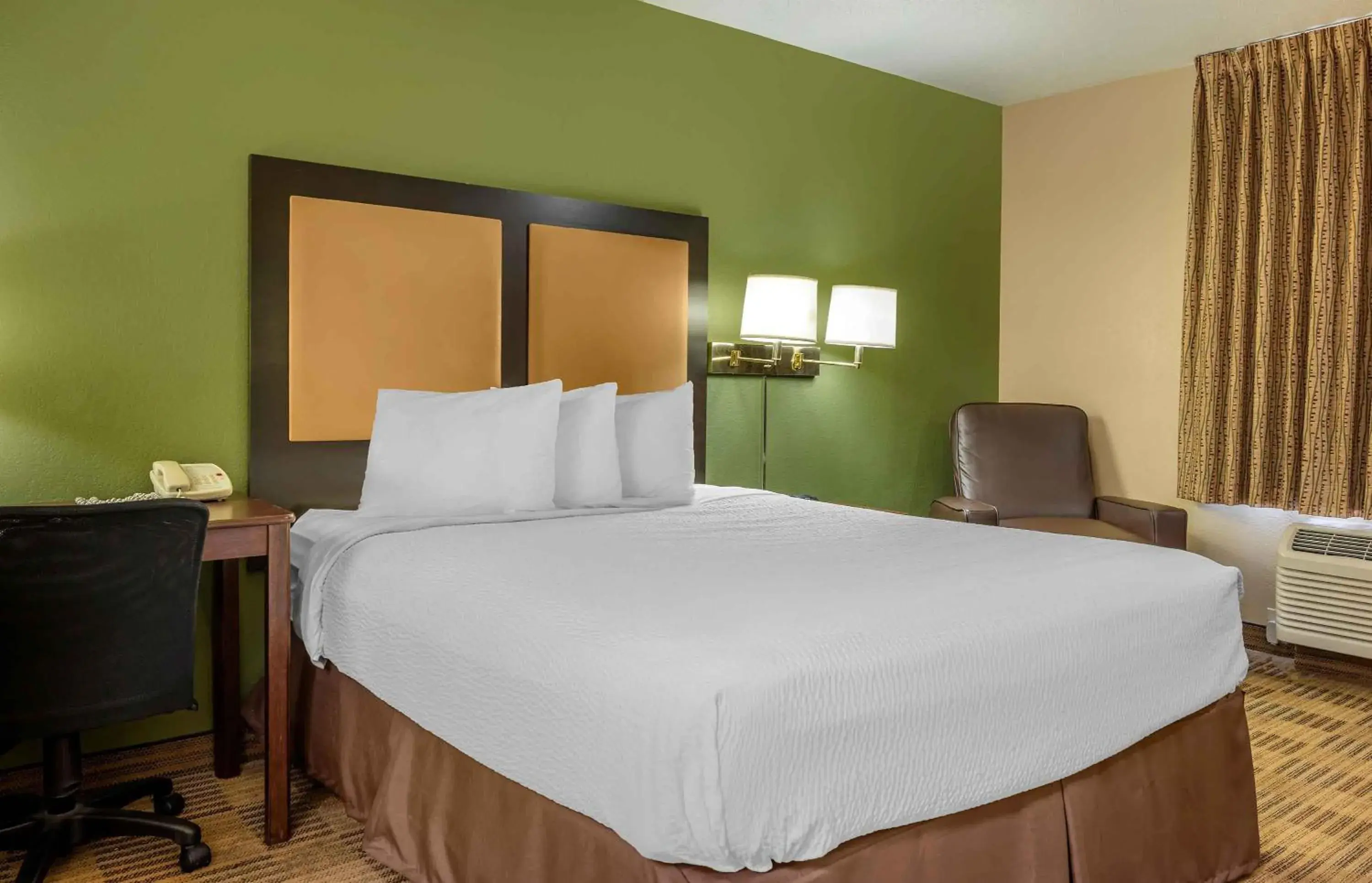 Queen studio with 1 Queen Bed - Disability Access/Non-Smoking in Extended Stay America Suites - Pittsburgh - Carnegie Queen studio with 1 Queen Bed - Disability Access/Non-Smoking in Extended Stay America Suites - Pittsburgh - Carnegie