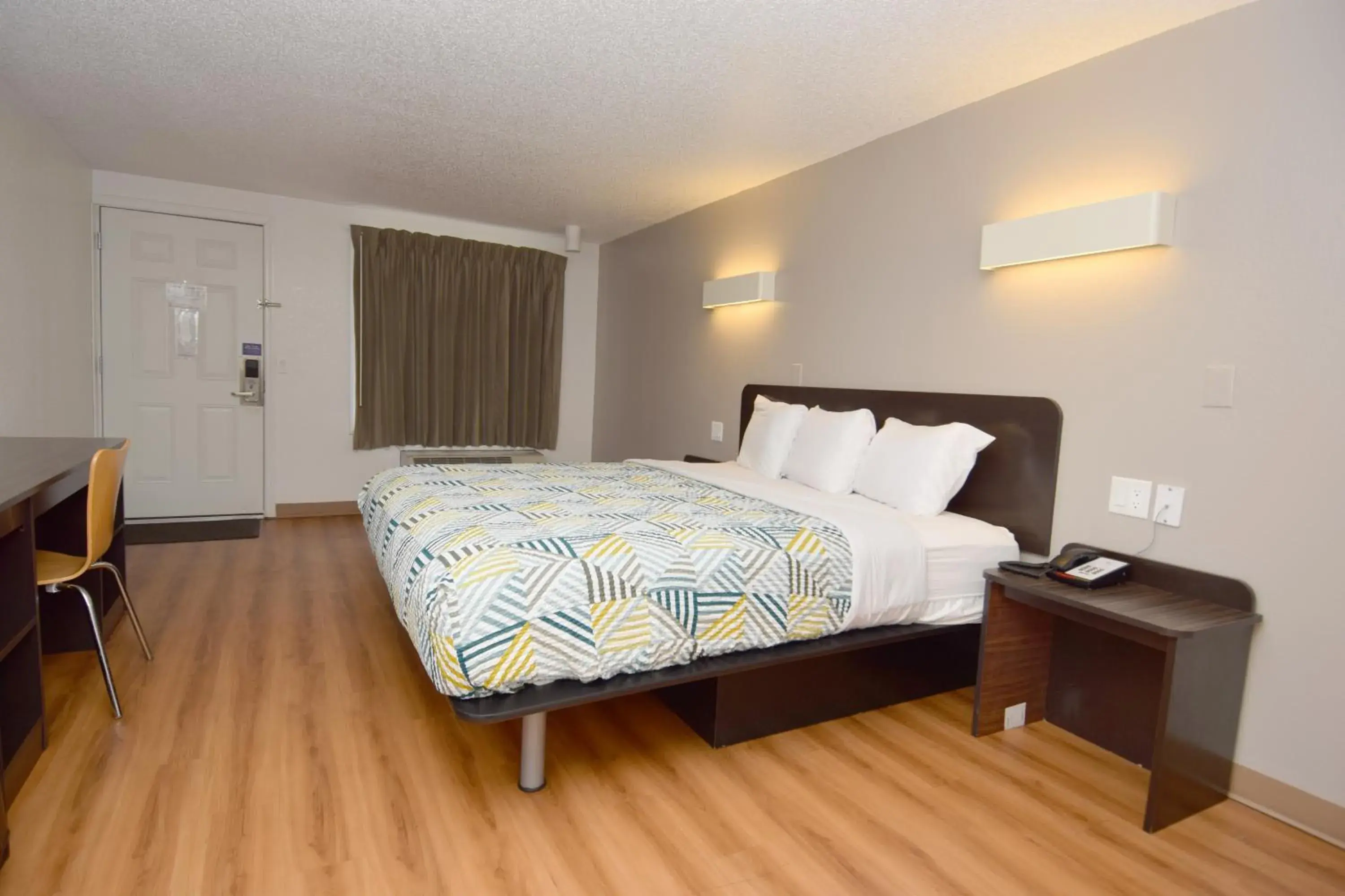 King Room - Non-Smoking in Motel 6-Hamburg, NY King Room - Non-Smoking in Motel 6-Hamburg, NY