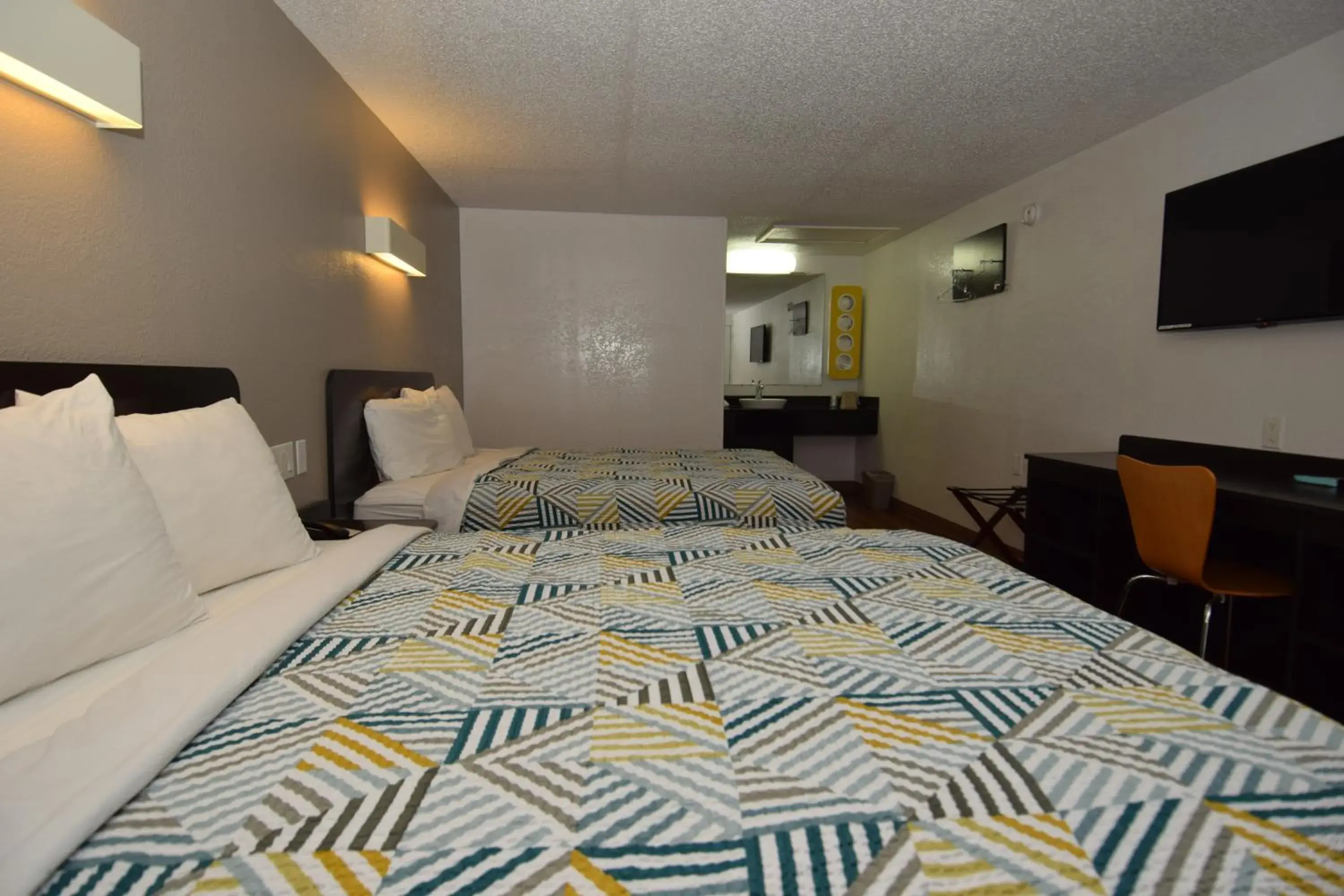 Deluxe Queen Room with Two Queen Beds - Smoking in Motel 6-Hamburg, NY Deluxe Queen Room with Two Queen Beds - Smoking in Motel 6-Hamburg, NY