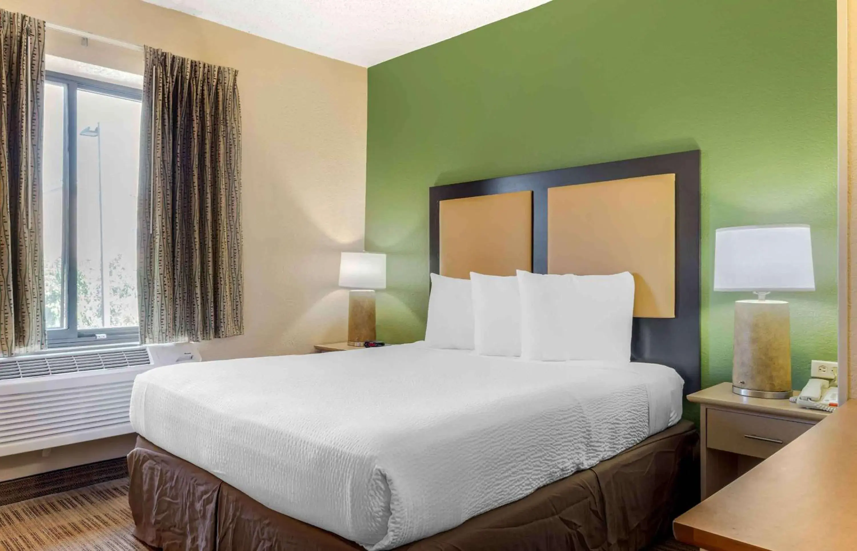 Queen Studio - Non-Smoking in Extended Stay America Select Suites - Dallas - Las Colinas - Meadow Creek Dr Queen Studio - Non-Smoking in Extended Stay America Select Suites - Dallas - Las Colinas - Meadow Creek Dr
