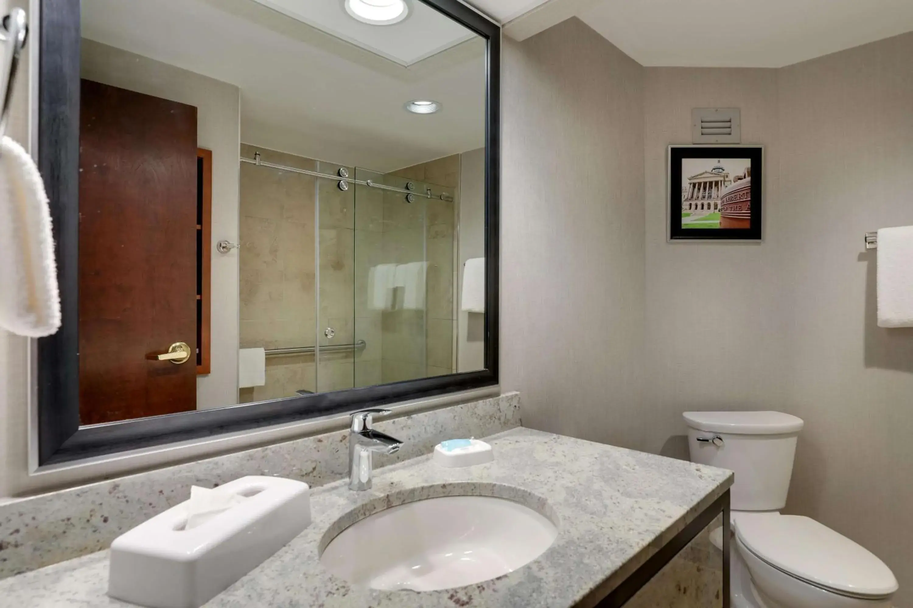 Deluxe Queen Room with Two Queen Beds in Drury Inn & Suites Springfield Deluxe Queen Room with Two Queen Beds in Drury Inn & Suites Springfield