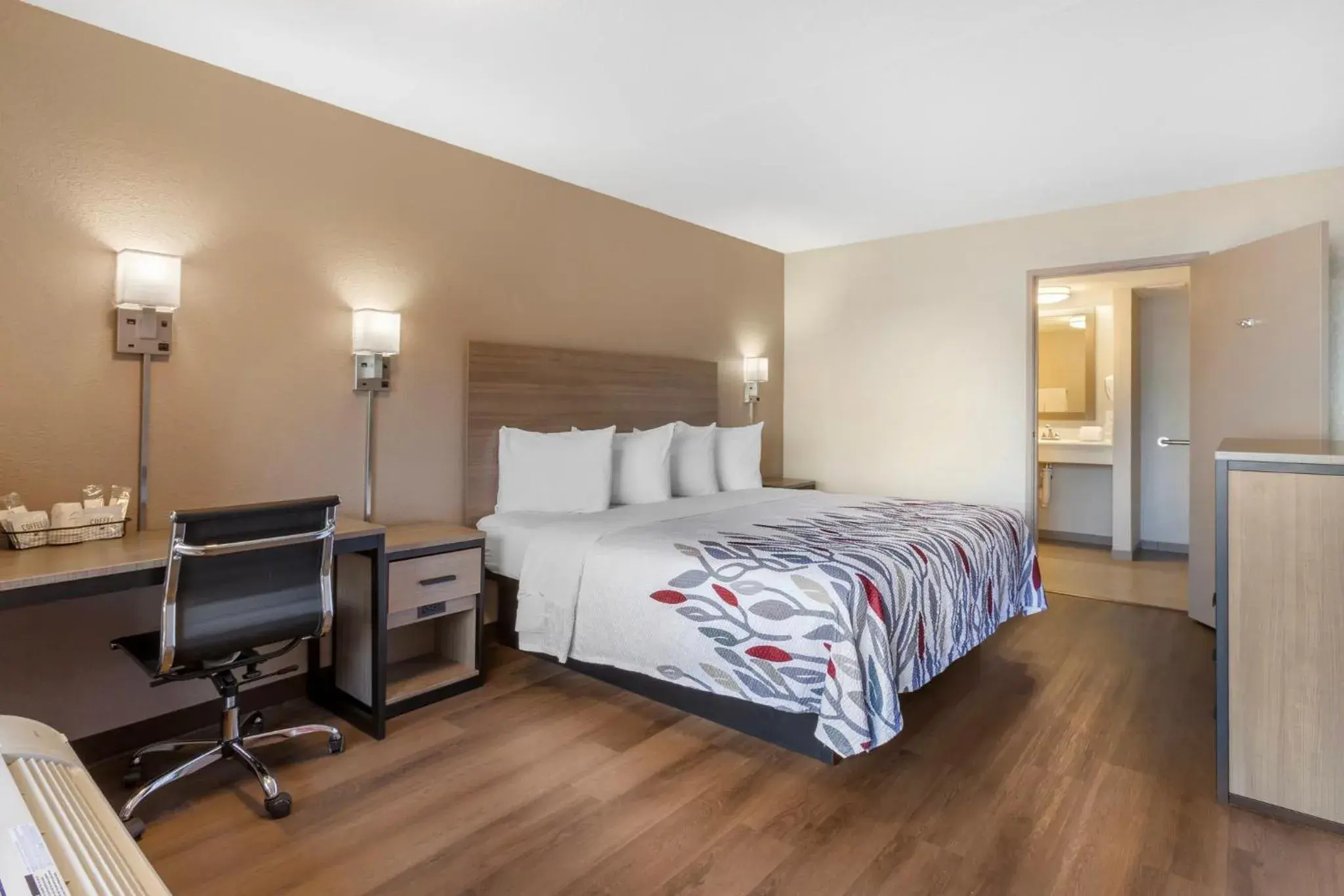 Superior King Room Disability Access Roll-In Shower Smoke Free in Red Roof Inn Tucson South - Airport Superior King Room Disability Access Roll-In Shower Smoke Free in Red Roof Inn Tucson South - Airport