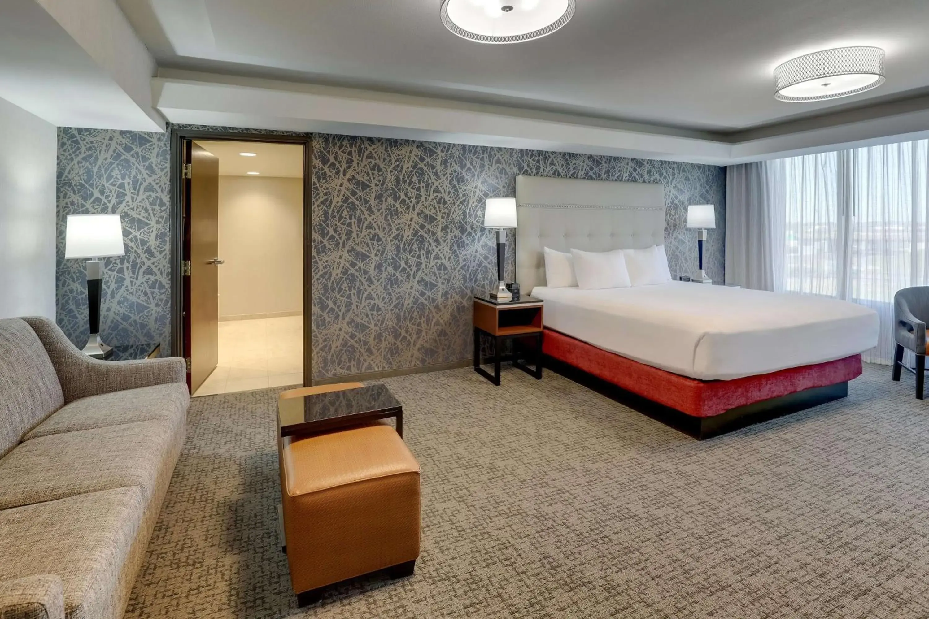 Superior King Room with Sofa Bed in Drury Inn Paducah Superior King Room with Sofa Bed in Drury Inn Paducah