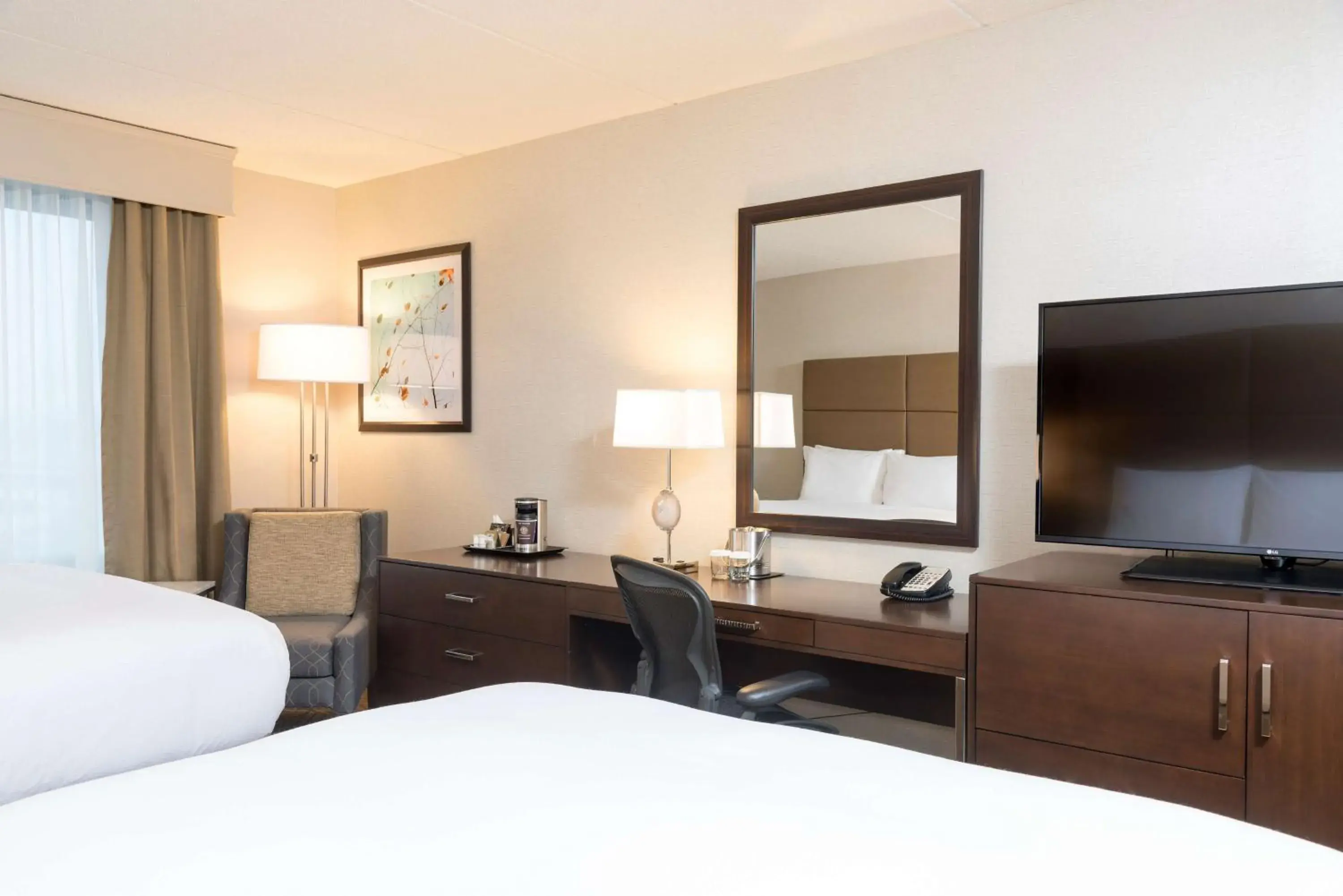 Queen Suite with Two Queen Beds with Bath Tub - Mobility/Hearing Access - Non-Smoking in Doubletree by Hilton Pleasant Prairie Kenosha, WI Queen Suite with Two Queen Beds with Bath Tub - Mobility/Hearing Access - Non-Smoking in Doubletree by Hilton Pleasant Prairie Kenosha, WI