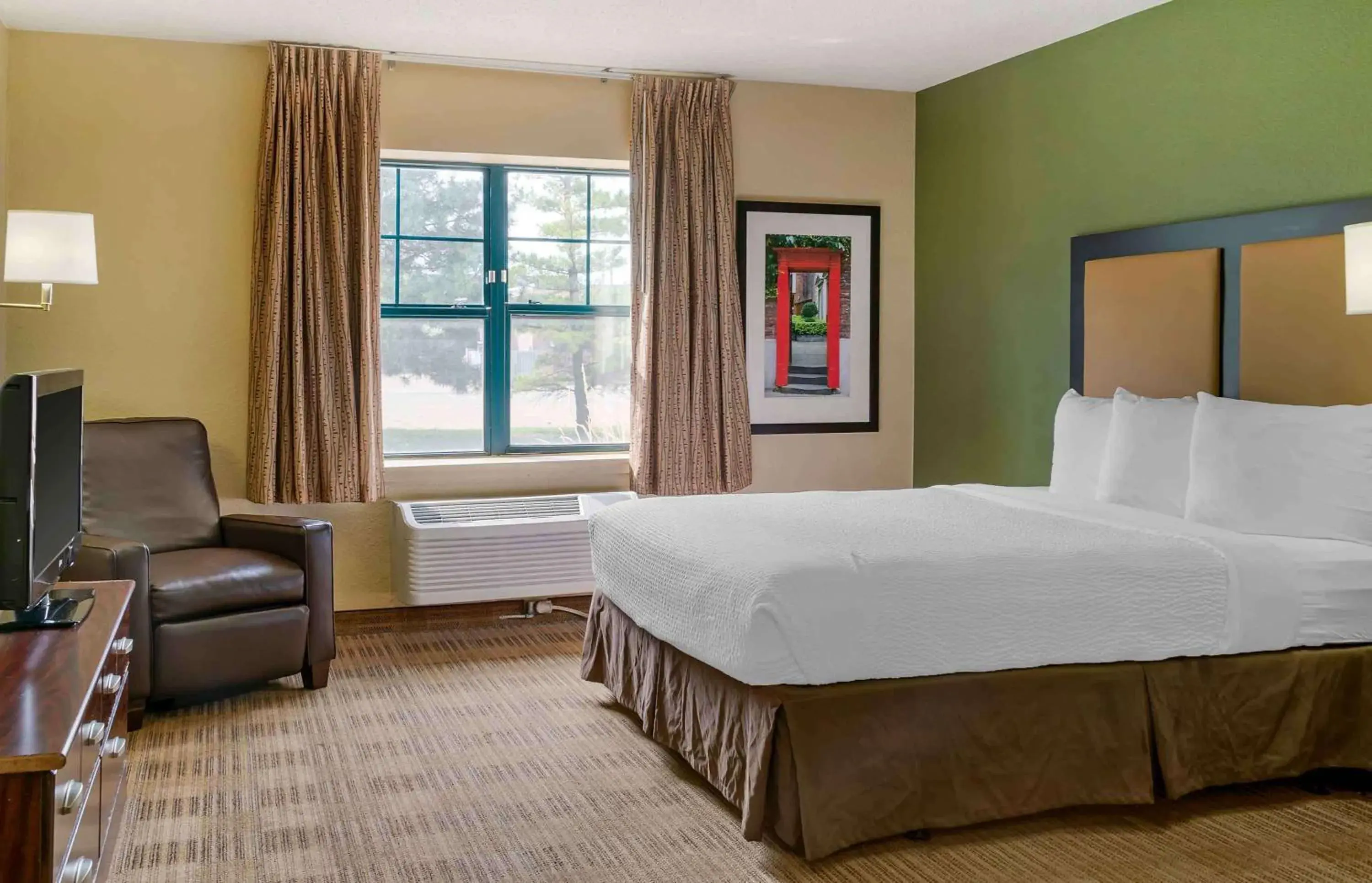 Queen studio with 1 Queen Bed - Disability Access/Non-Smoking in Extended Stay America Suites - Detroit - Madison Heights Queen studio with 1 Queen Bed - Disability Access/Non-Smoking in Extended Stay America Suites - Detroit - Madison Heights