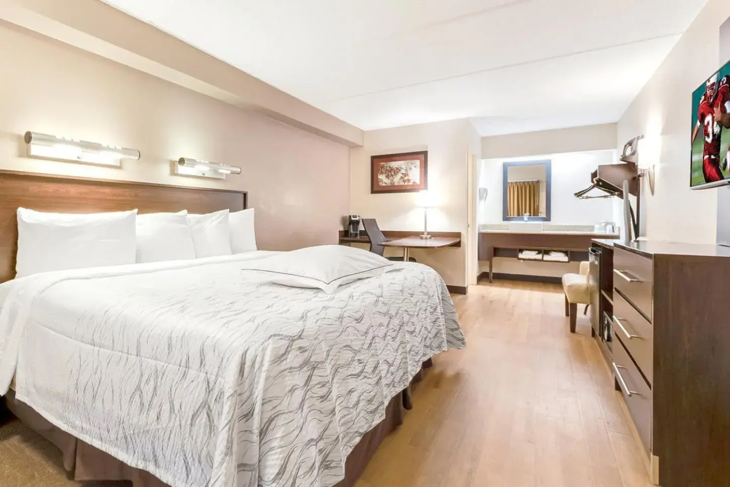 Premium King Room Disability Access Smoke Free in Red Roof Inn PLUS+ Mt Pleasant - Patriots Point Premium King Room Disability Access Smoke Free in Red Roof Inn PLUS+ Mt Pleasant - Patriots Point