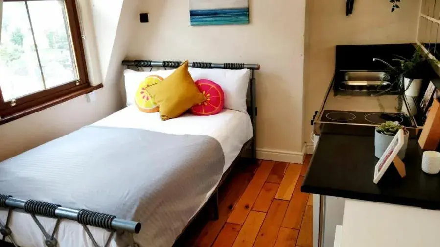 White's Row Resident White's Row Resident