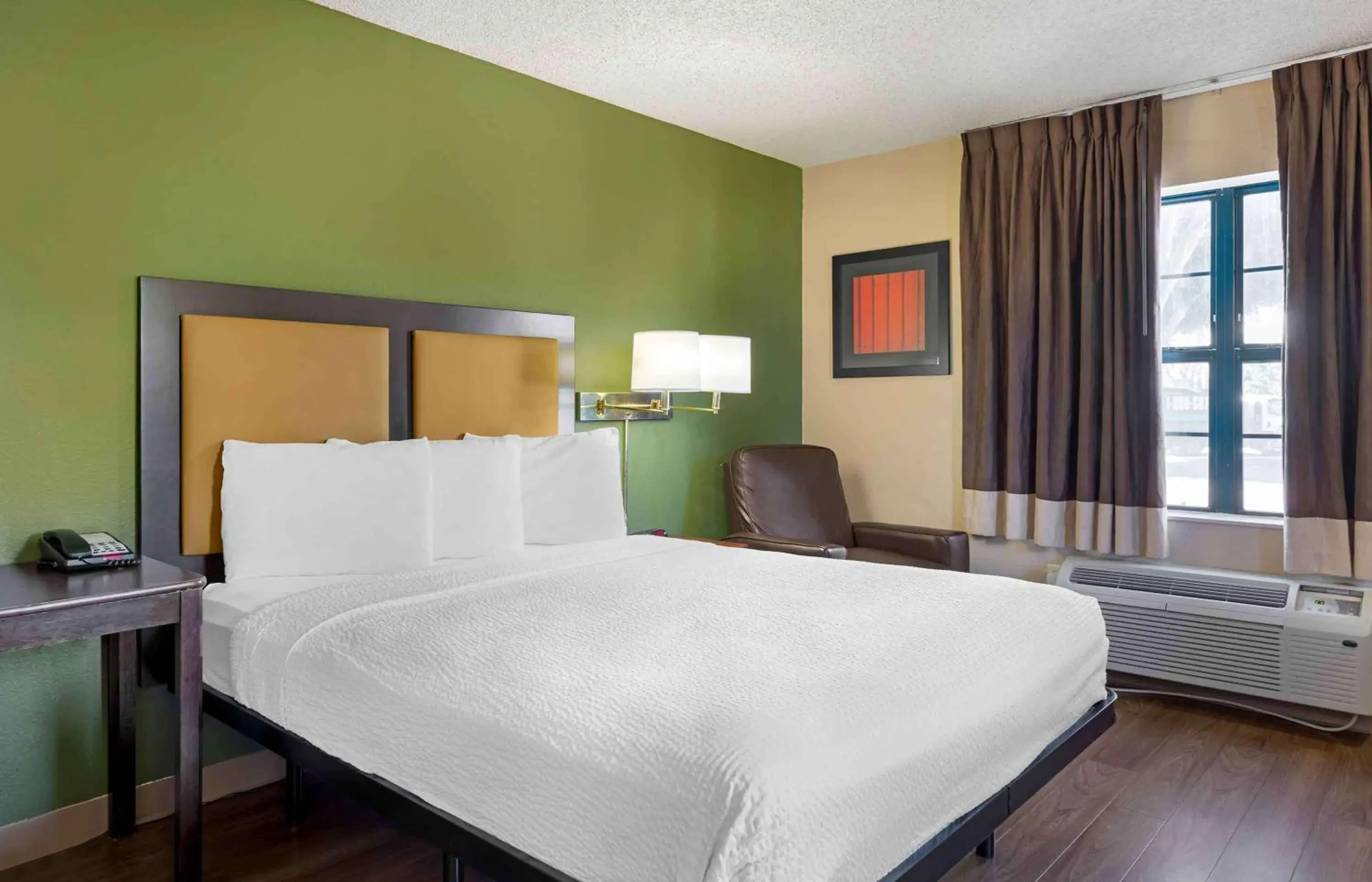 Queen studio with 1 Queen Bed - Disability Access/Non-Smoking in Extended Stay America Suites - Los Angeles - Long Beach Airport Queen studio with 1 Queen Bed - Disability Access/Non-Smoking in Extended Stay America Suites - Los Angeles - Long Beach Airport