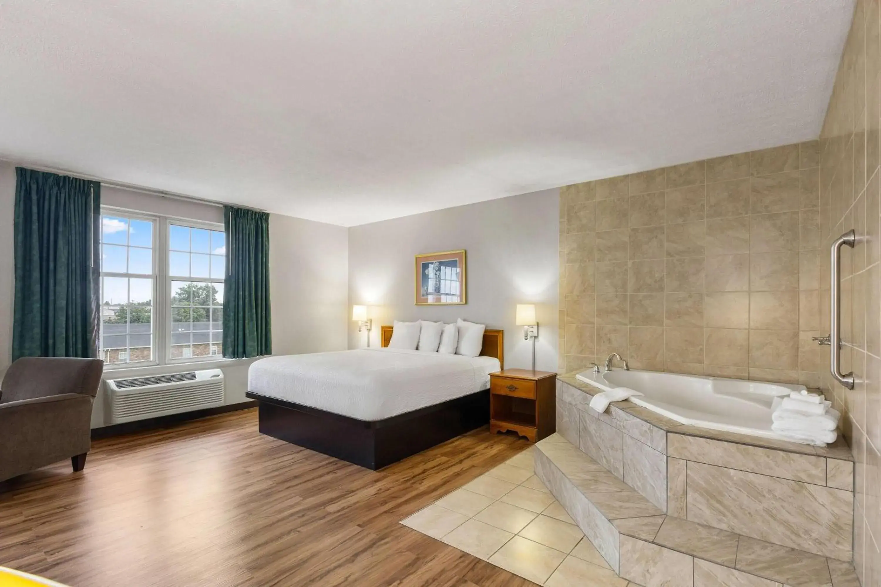 1 King Bed, Studio Suite, Second Floor, Non-Smoking in Days Inn by Wyndham Madisonville 1 King Bed, Studio Suite, Second Floor, Non-Smoking in Days Inn by Wyndham Madisonville