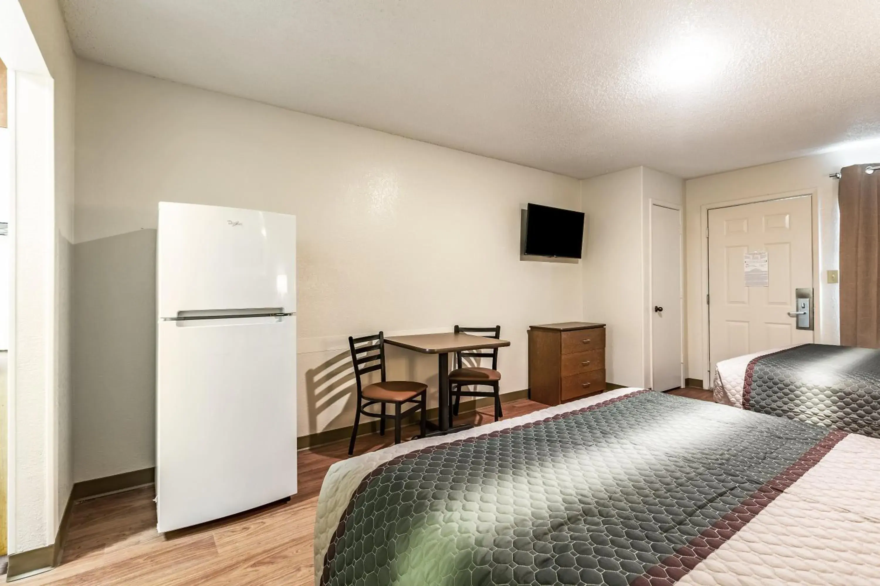 Studio Queen Room Disability Access Non-Smoking in HomeTowne Studios by Red Roof Atlanta NE - Downtown Norcross Studio Queen Room Disability Access Non-Smoking in HomeTowne Studios by Red Roof Atlanta NE - Downtown Norcross