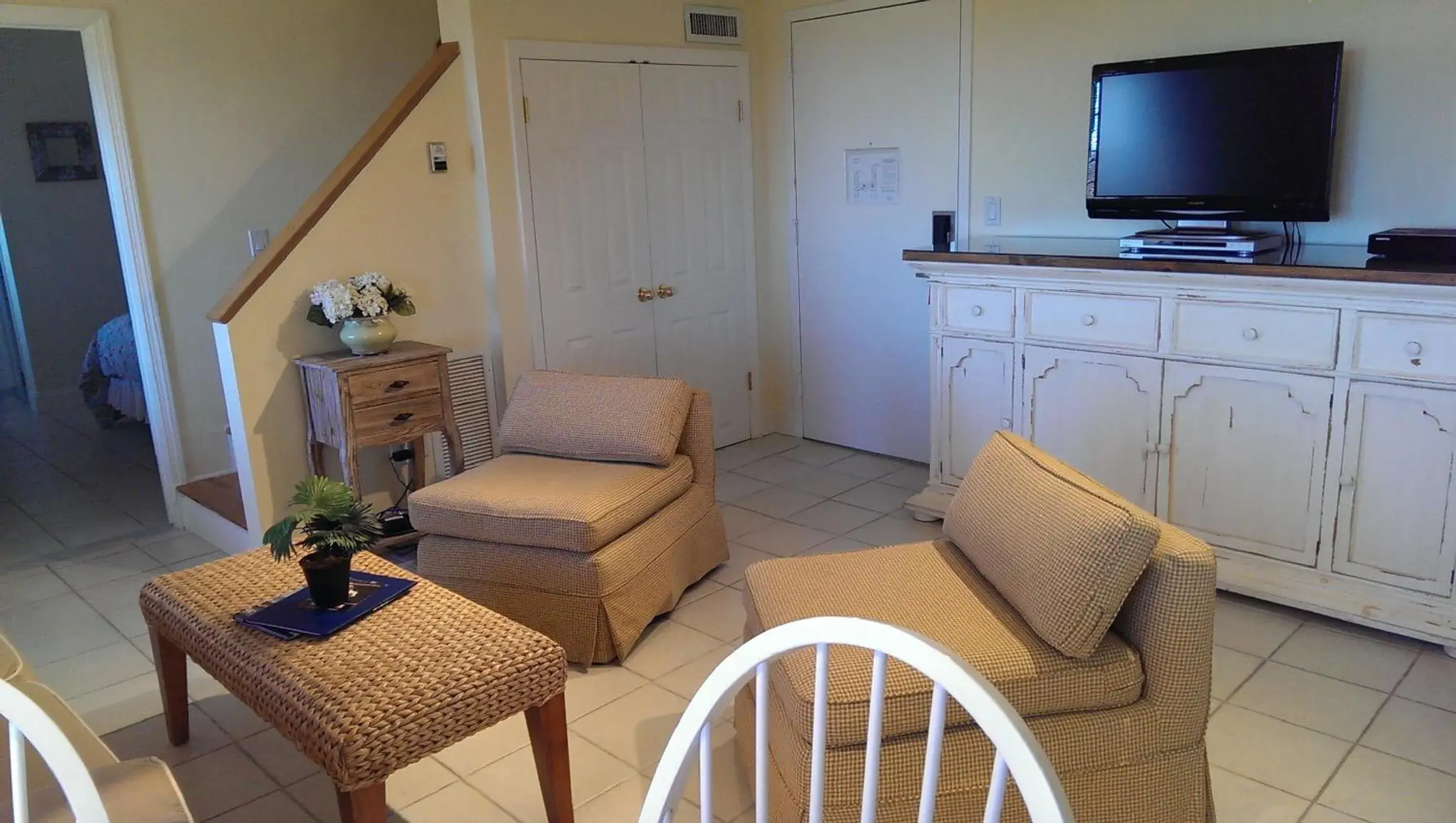 Two-Bedroom Loft in Montauk Manor Two-Bedroom Loft in Montauk Manor