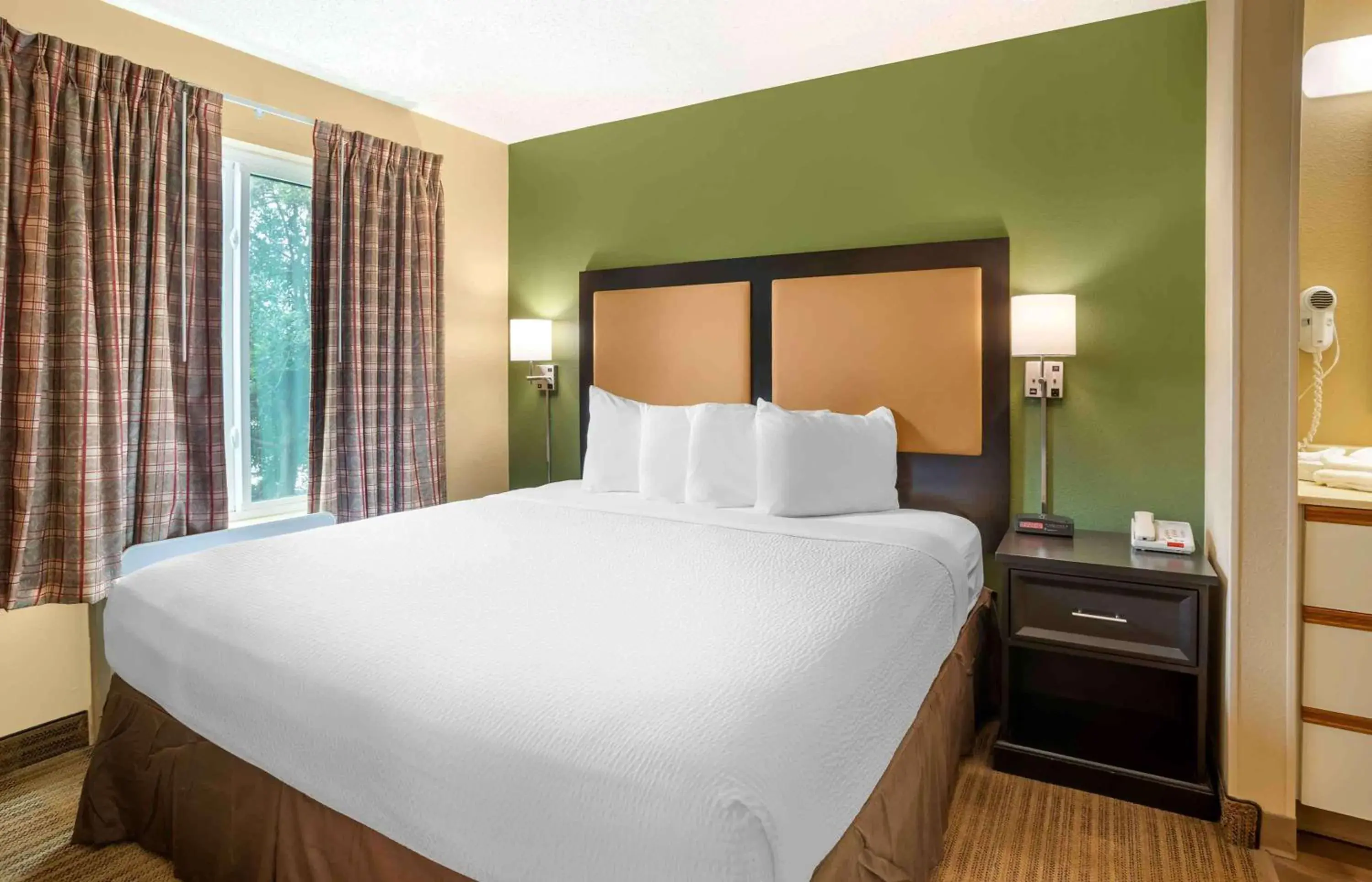 Deluxe Studio with 1 King Bed - Non-Smoking in Extended Stay America Suites - Newark - Christiana - Wilmington Deluxe Studio with 1 King Bed - Non-Smoking in Extended Stay America Suites - Newark - Christiana - Wilmington
