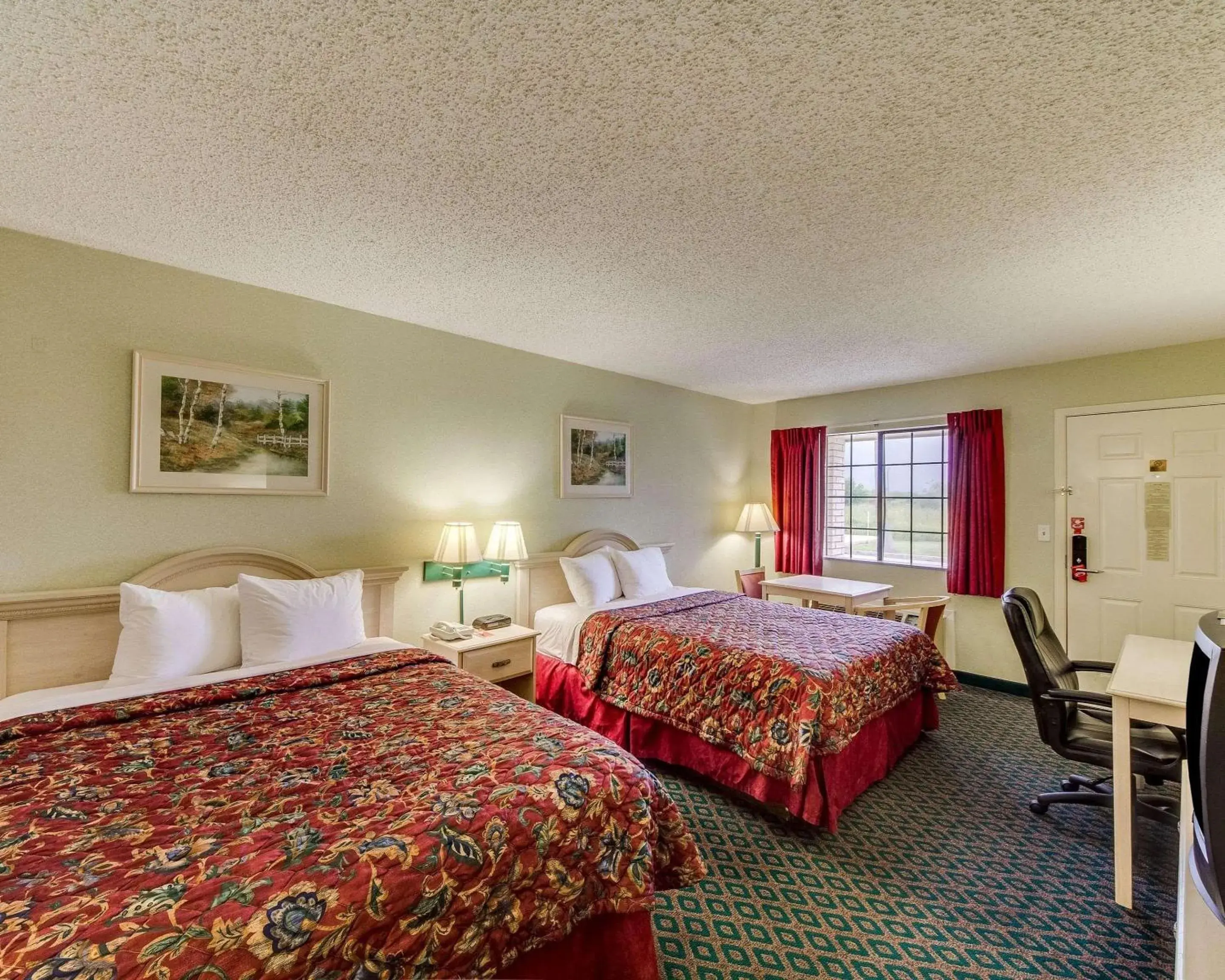 Queen Room with Two Queen Beds - Smoking in Econo Lodge Falfurrias Hwy 281 Queen Room with Two Queen Beds - Smoking in Econo Lodge Falfurrias Hwy 281