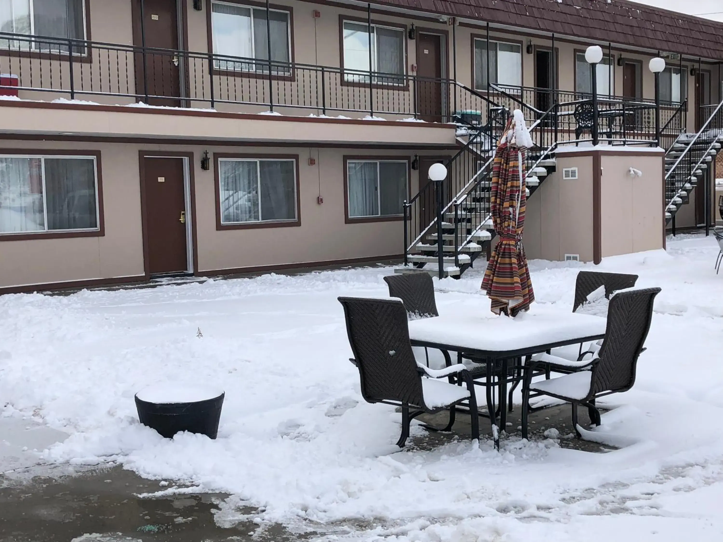 Queen Room in Bristlecone Motel Queen Room in Bristlecone Motel
