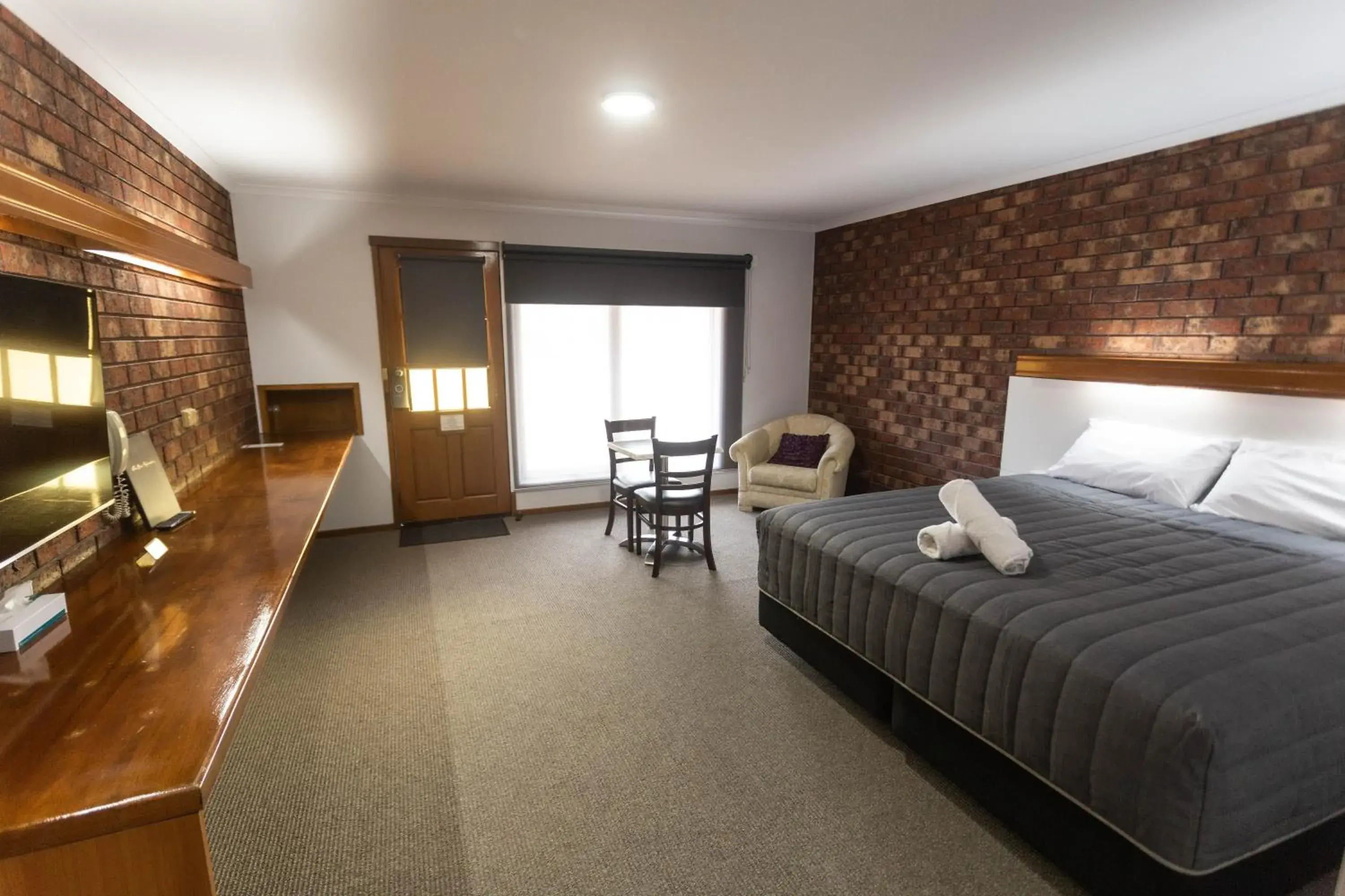 Deluxe King Room in Donald Motor Lodge Deluxe King Room in Donald Motor Lodge