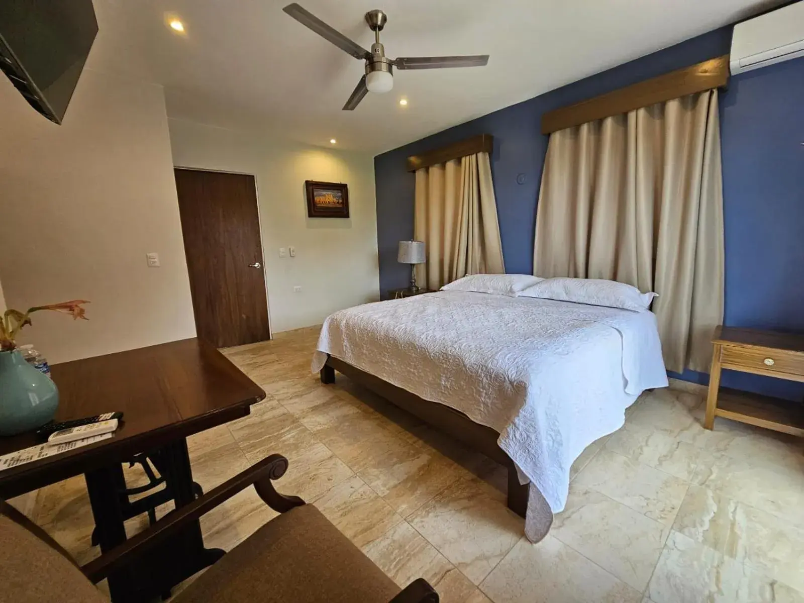 Deluxe Double Room with Balcony in Casa Xu´unan Deluxe Double Room with Balcony in Casa Xu´unan