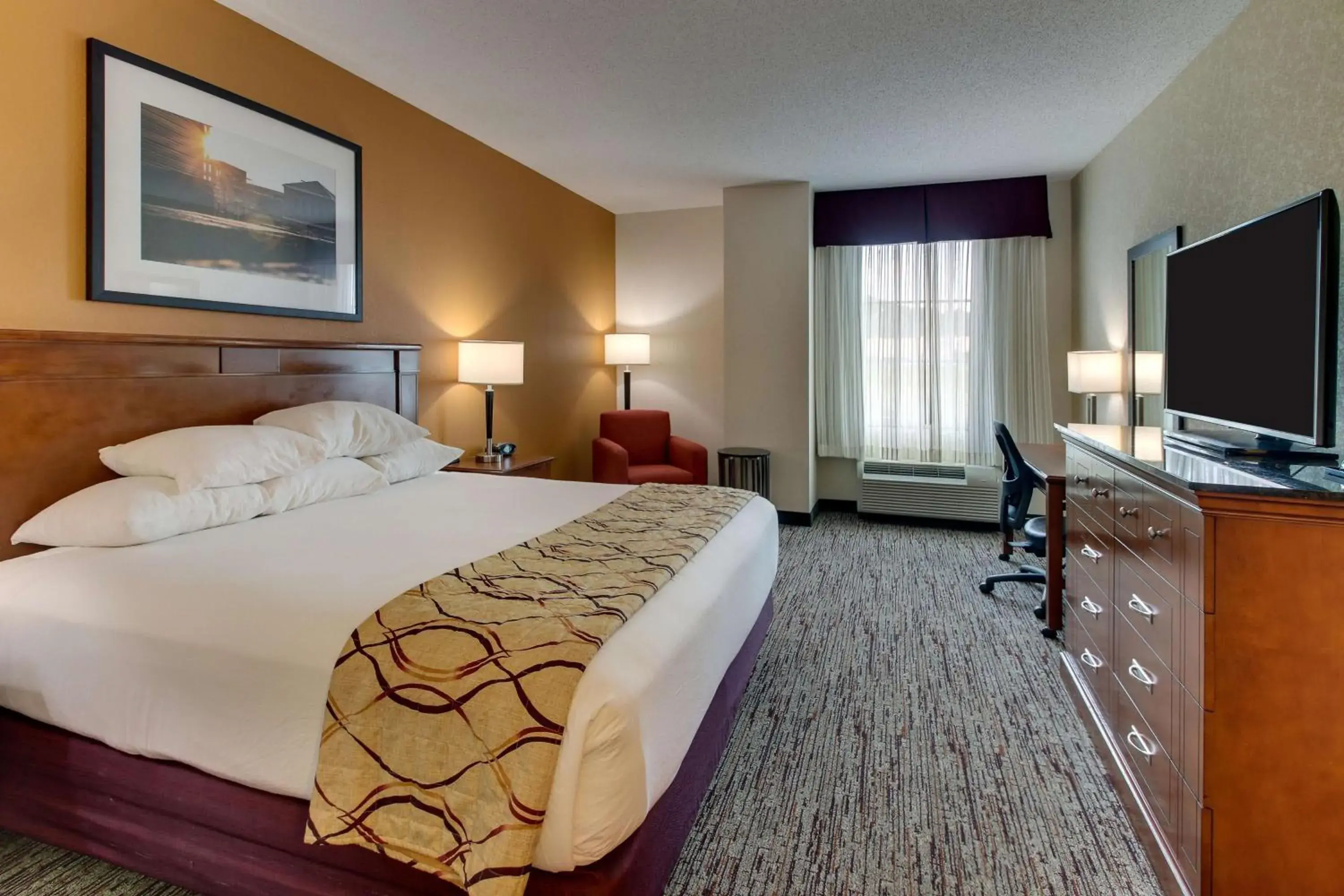 Deluxe King Room, Oversize in Drury Inn & Suites Meridian Deluxe King Room, Oversize in Drury Inn & Suites Meridian