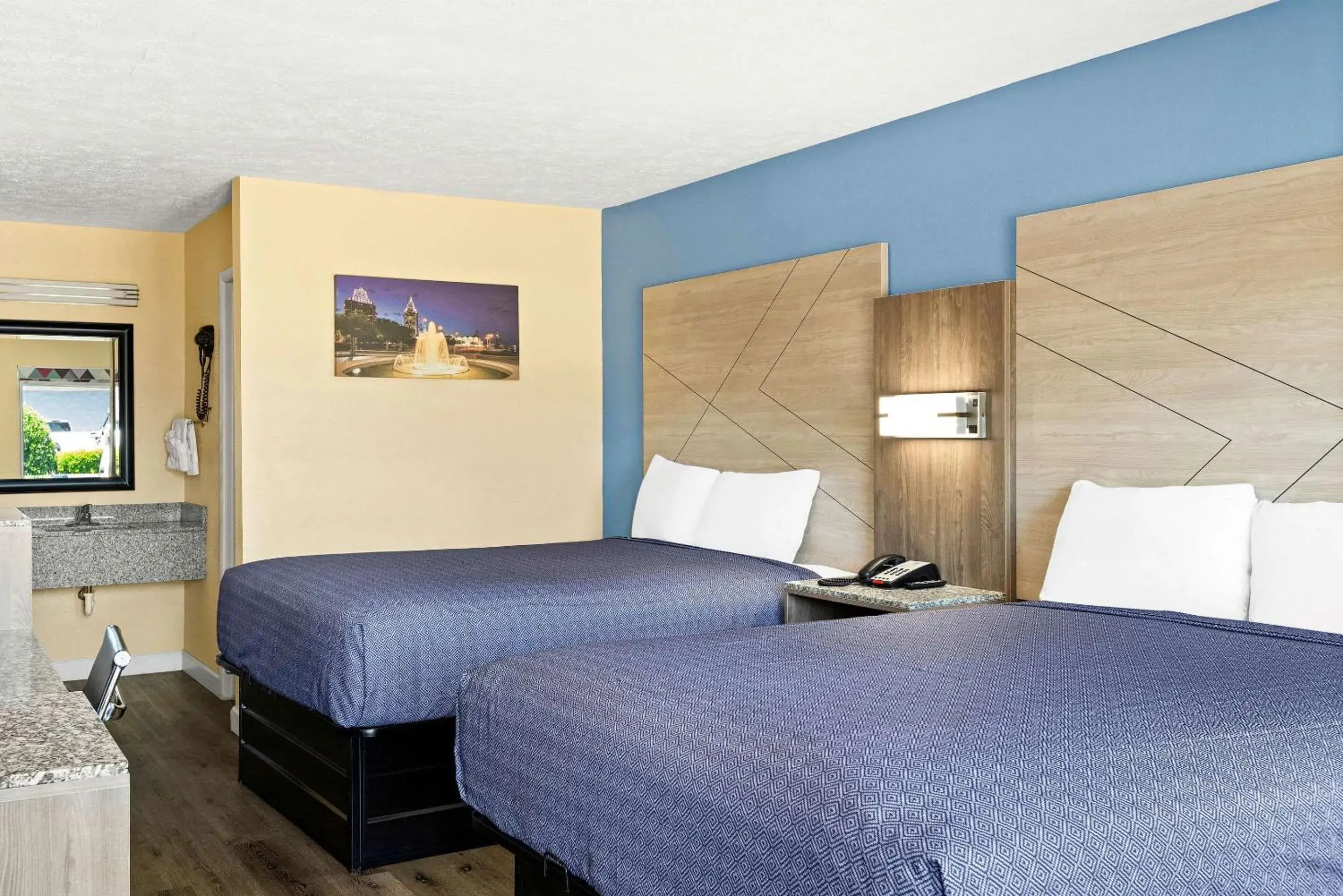 Standard Queen Room with Two Queen Beds in Rodeway Inn Oxford Standard Queen Room with Two Queen Beds in Rodeway Inn Oxford