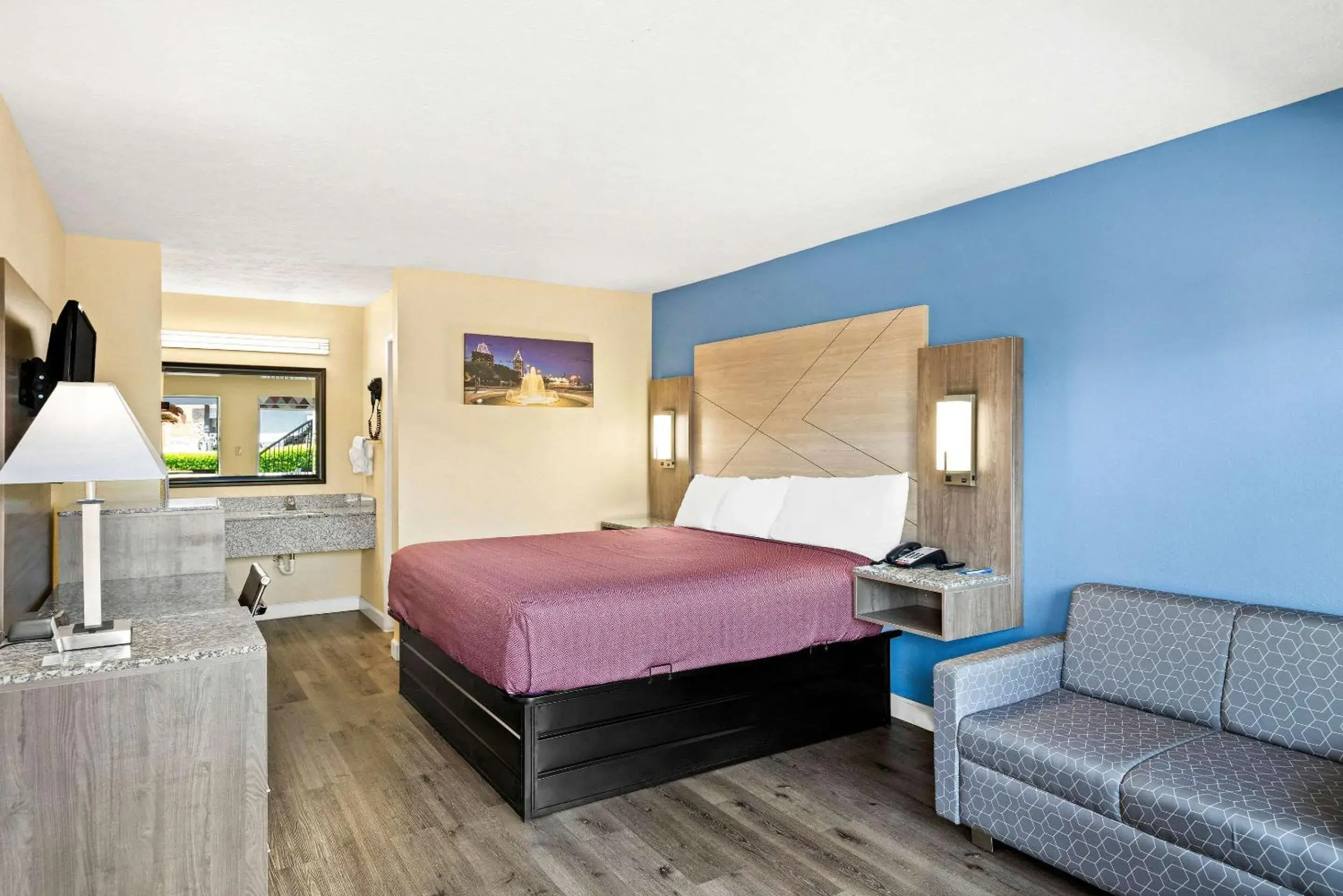 King Room - Non Smoking in Rodeway Inn Oxford King Room - Non Smoking in Rodeway Inn Oxford