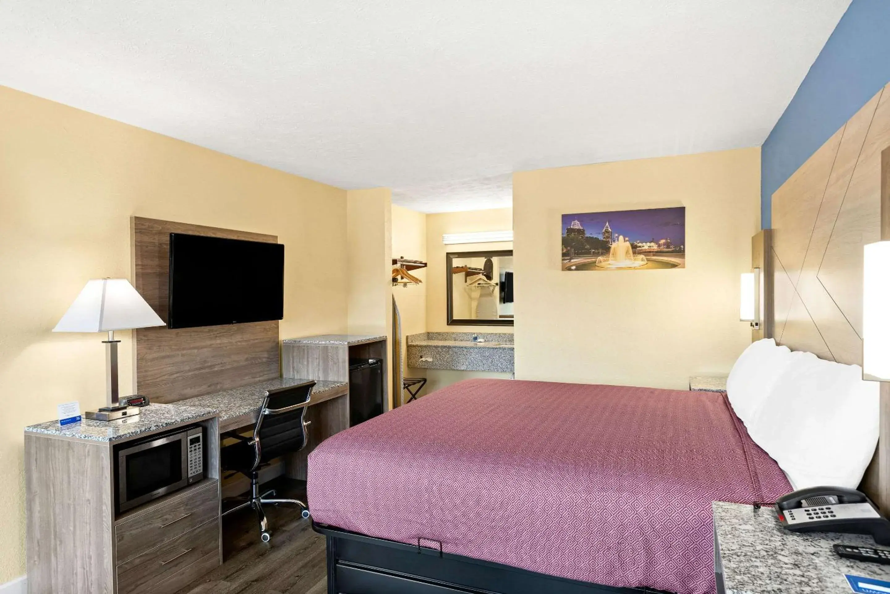 Standard King Room in Rodeway Inn Oxford Standard King Room in Rodeway Inn Oxford