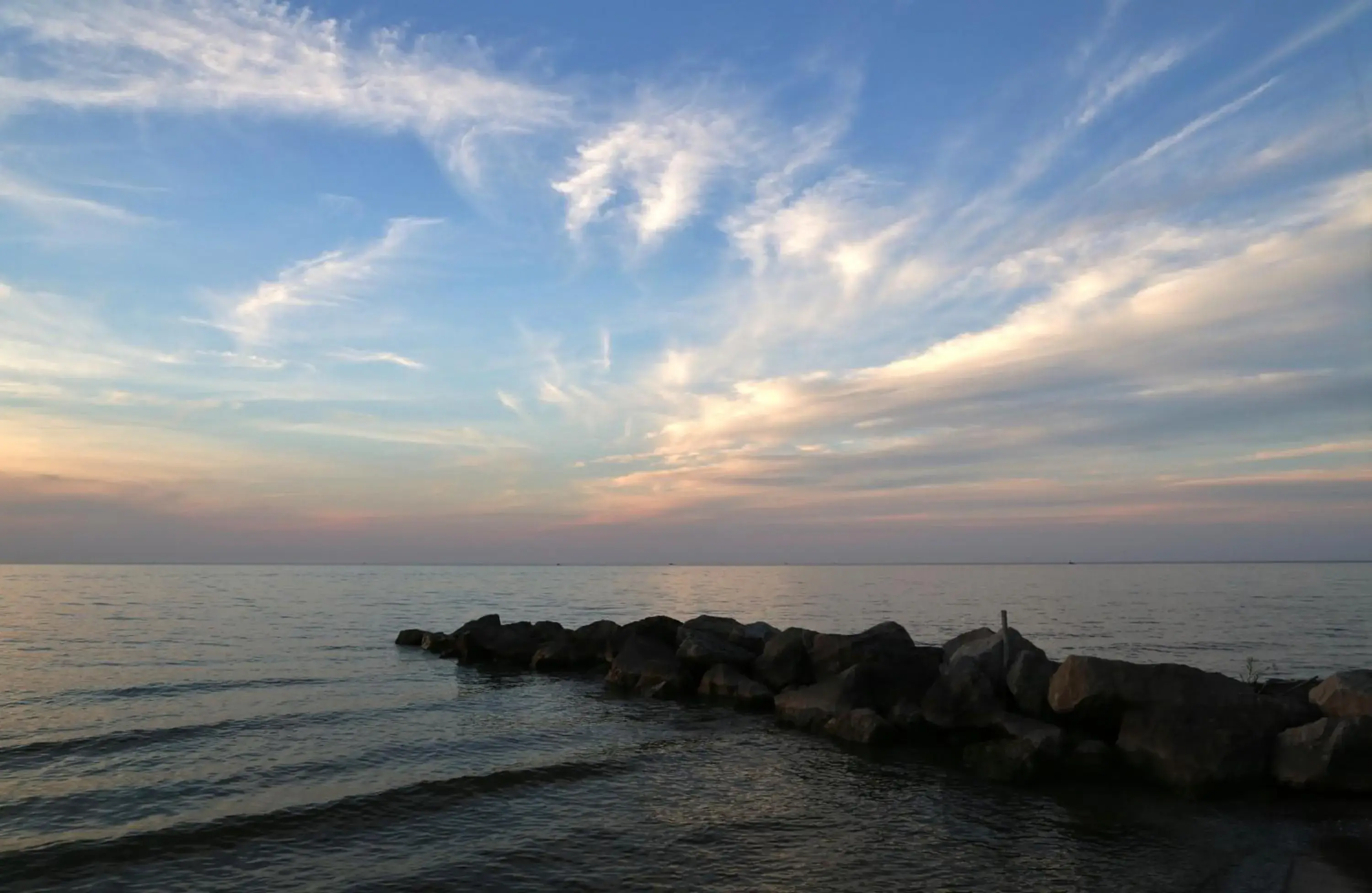 Deluxe Guest room, 2 Queen, Bay view in Sheraton Erie Bayfront Hotel Deluxe Guest room, 2 Queen, Bay view in Sheraton Erie Bayfront Hotel
