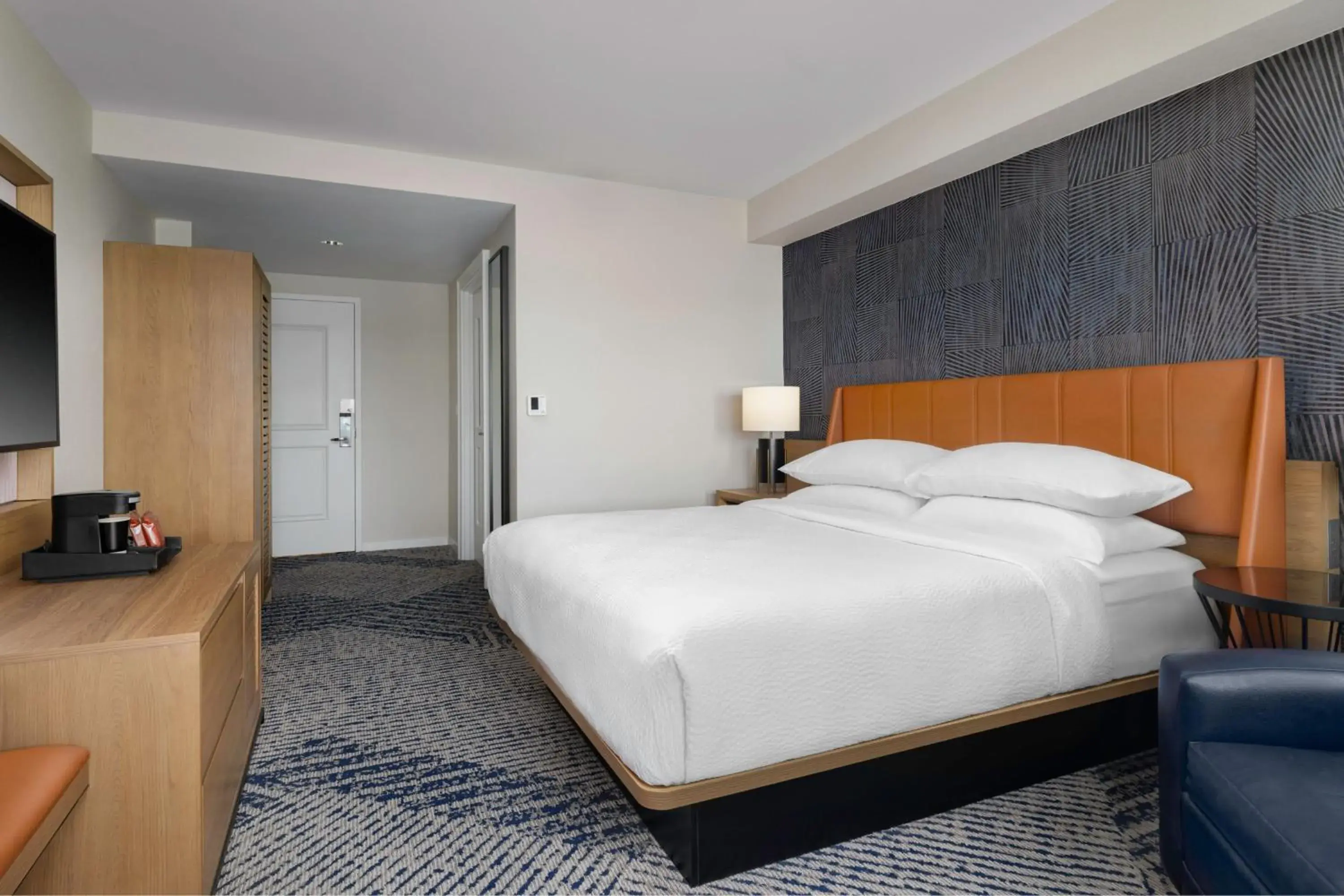 Deluxe Guest Room, 1 King, Bay View in Sheraton Erie Bayfront Hotel Deluxe Guest Room, 1 King, Bay View in Sheraton Erie Bayfront Hotel