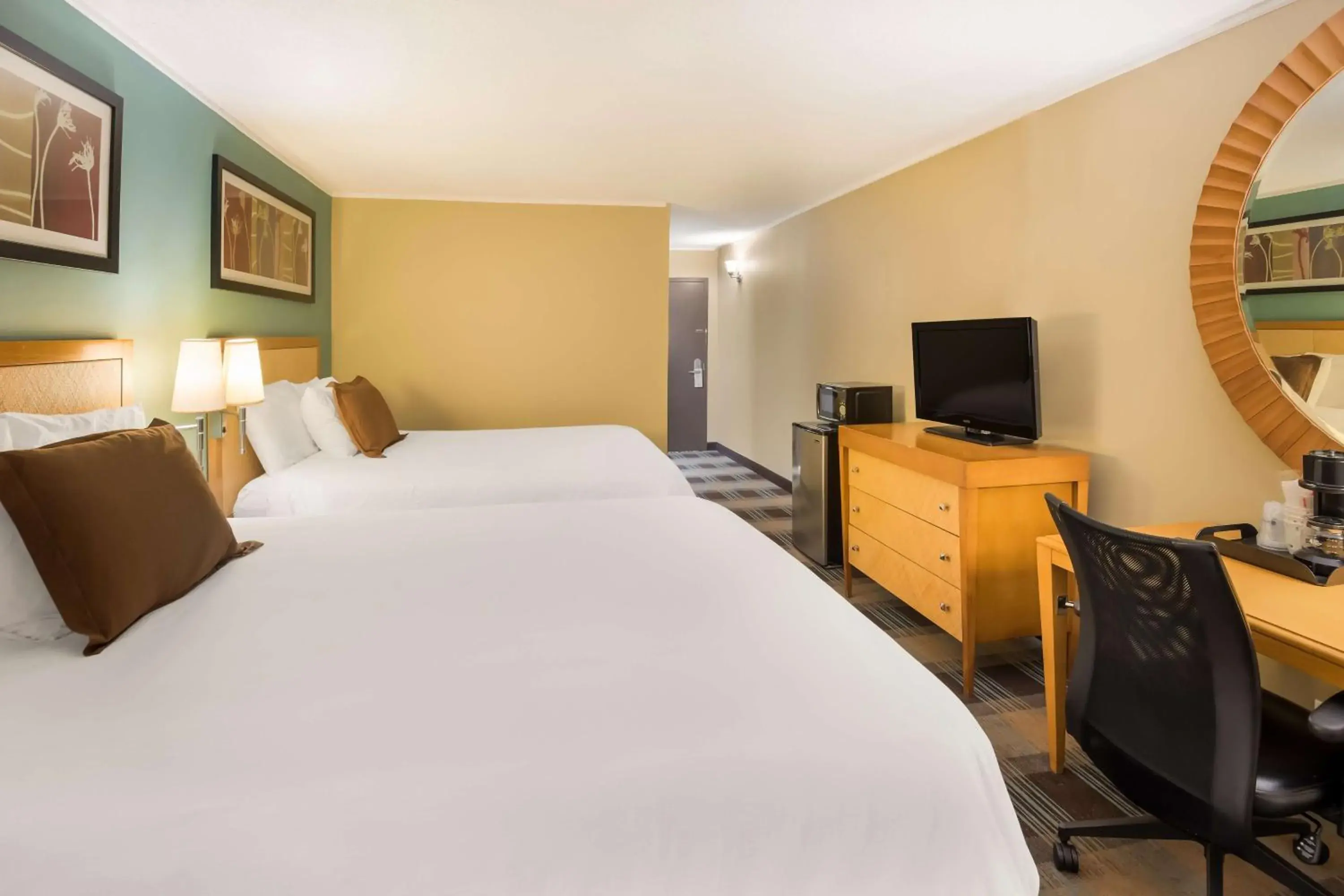 Queen Room with Two Queen Beds and Kitchenette - Non-Smoking in SureStay Plus Hotel by Best Western Jasper Queen Room with Two Queen Beds and Kitchenette - Non-Smoking in SureStay Plus Hotel by Best Western Jasper