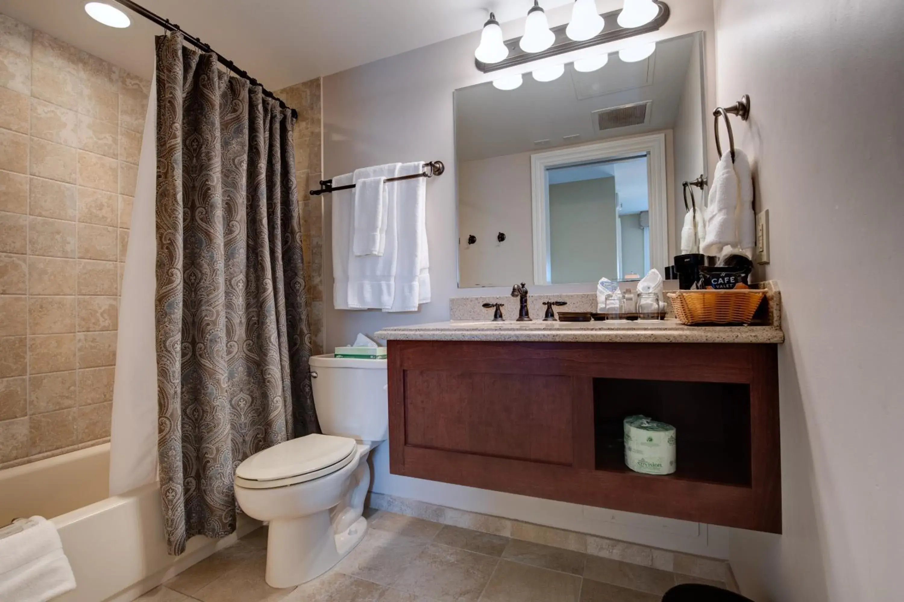 King Room in Nassau Inn King Room in Nassau Inn