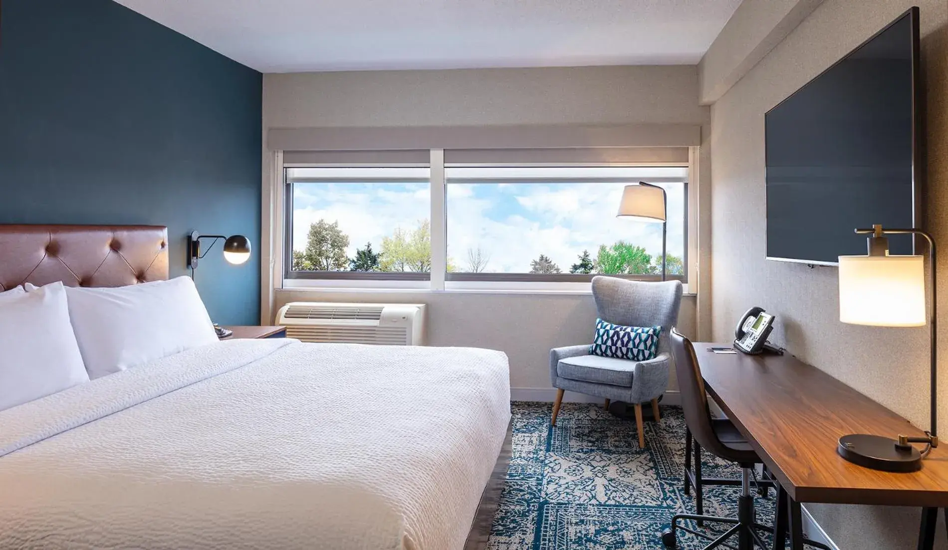 Guest Room, 1 King in Four Points by Sheraton Norwood Conference Center Guest Room, 1 King in Four Points by Sheraton Norwood Conference Center