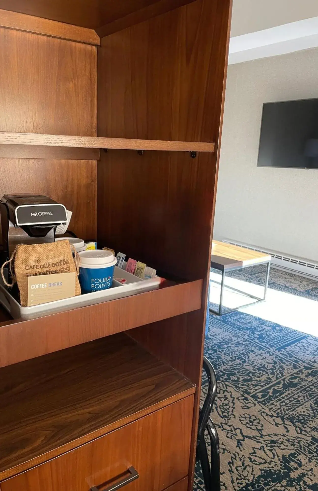 Larger Guest room, 1 King, Sofa bed, Balcony in Four Points by Sheraton Norwood Conference Center Larger Guest room, 1 King, Sofa bed, Balcony in Four Points by Sheraton Norwood Conference Center