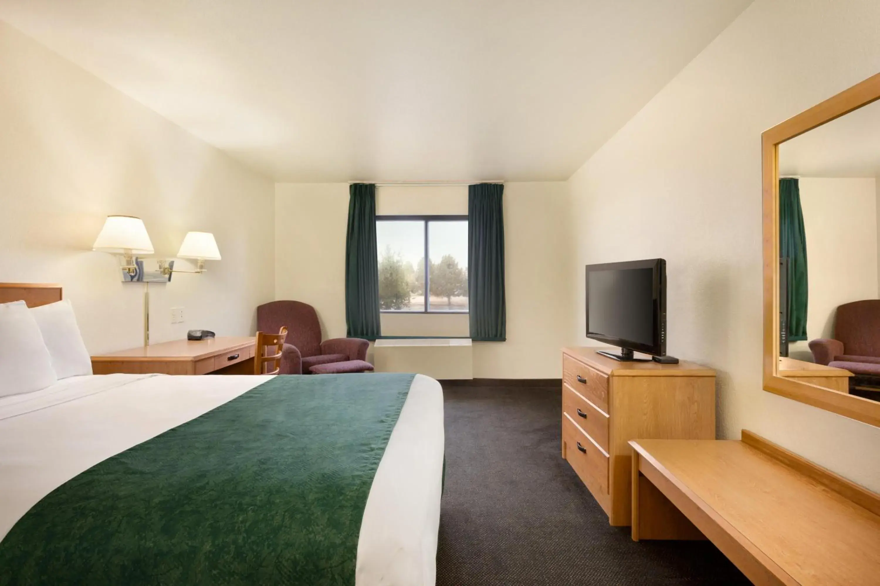 King Room with Roll-In Shower - Mobility/Hearing Accessible - Non-Smoking in Travelodge by Wyndham Alpine King Room with Roll-In Shower - Mobility/Hearing Accessible - Non-Smoking in Travelodge by Wyndham Alpine