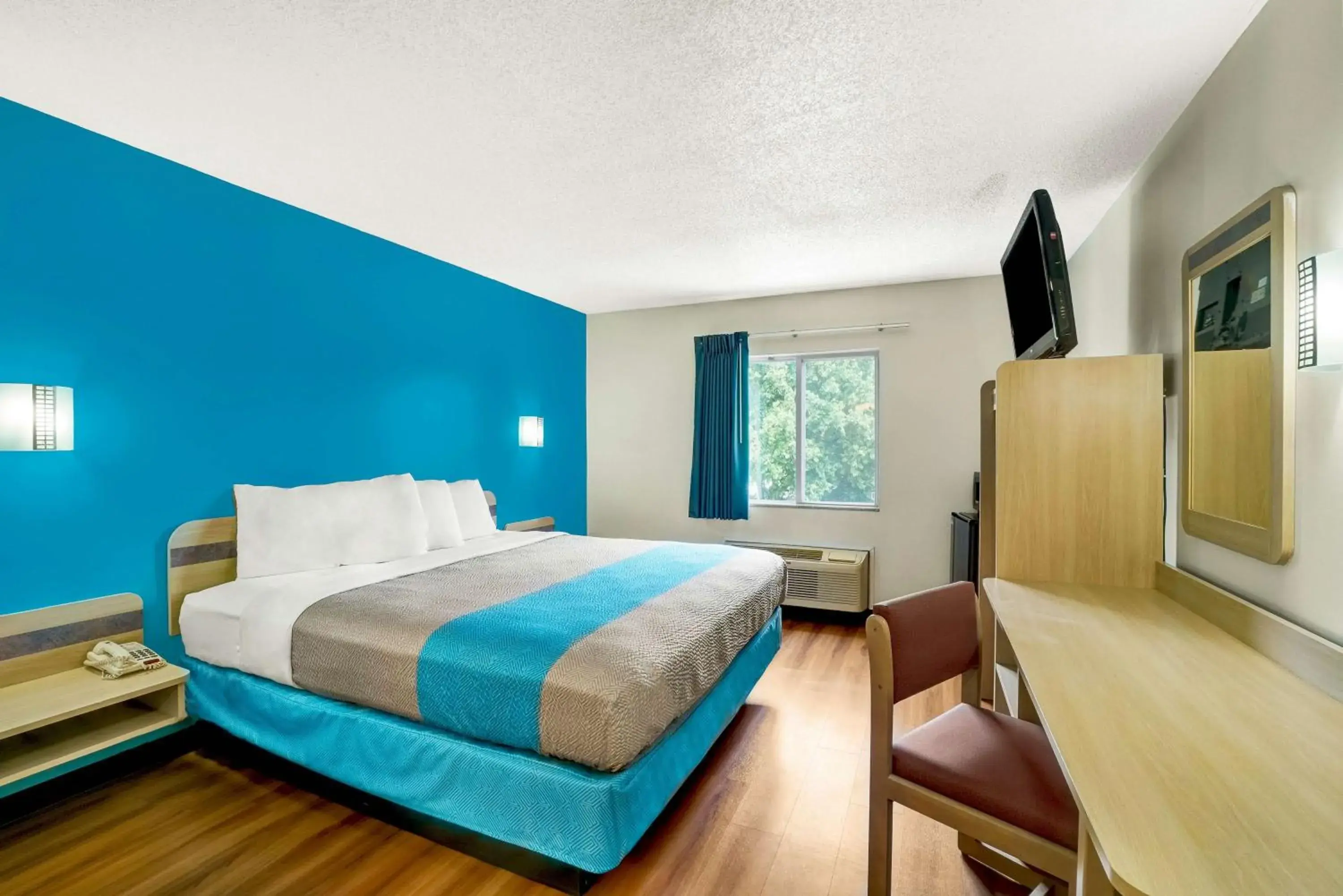 King Room - single occupancy - Disability Access in Motel 6-Gordonville, PA - Lancaster PA King Room - single occupancy - Disability Access in Motel 6-Gordonville, PA - Lancaster PA