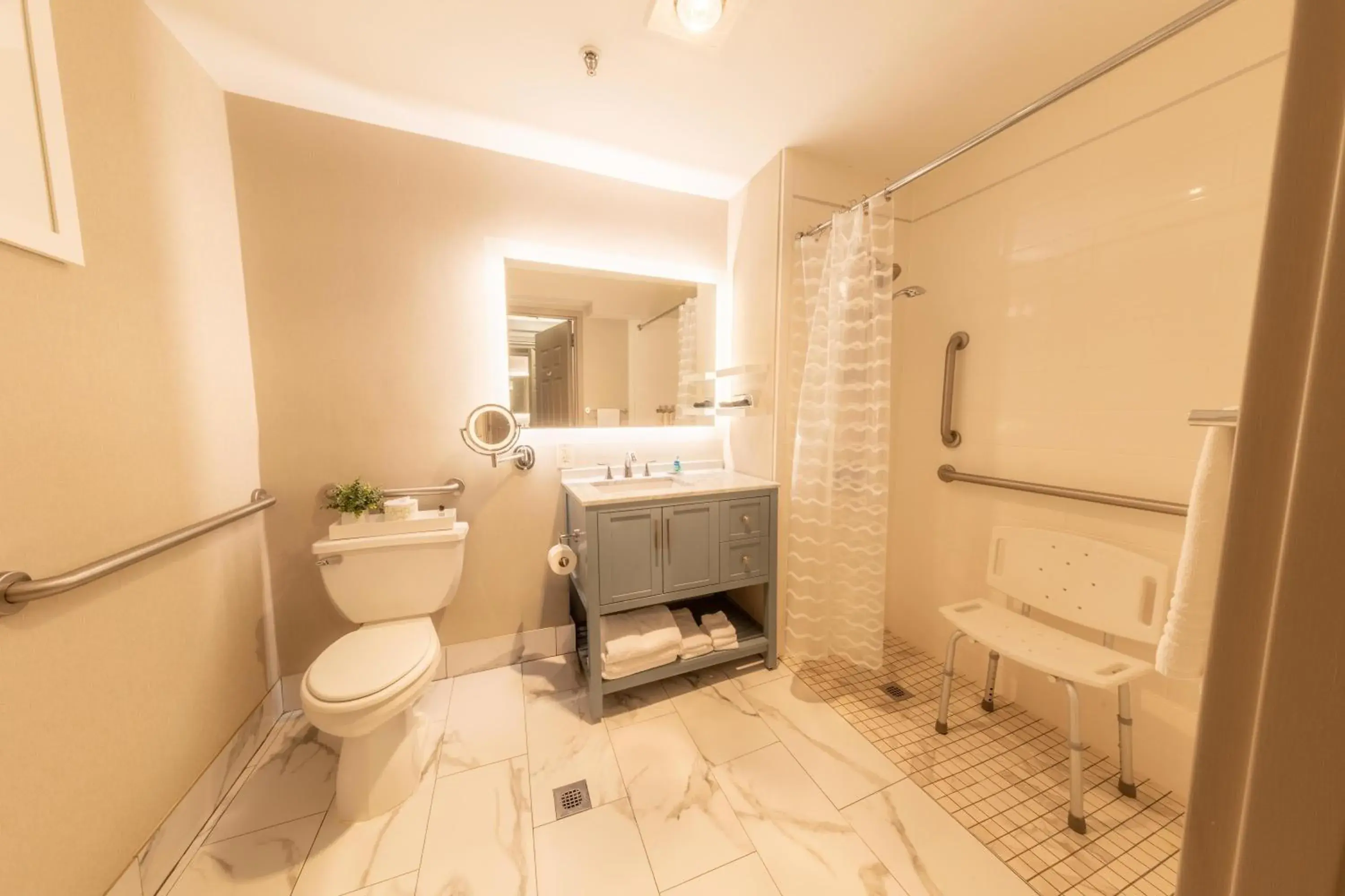 King Room with Walk-In Shower - Mobility Access in The Westfield Inn, BW Signature Collection King Room with Walk-In Shower - Mobility Access in The Westfield Inn, BW Signature Collection