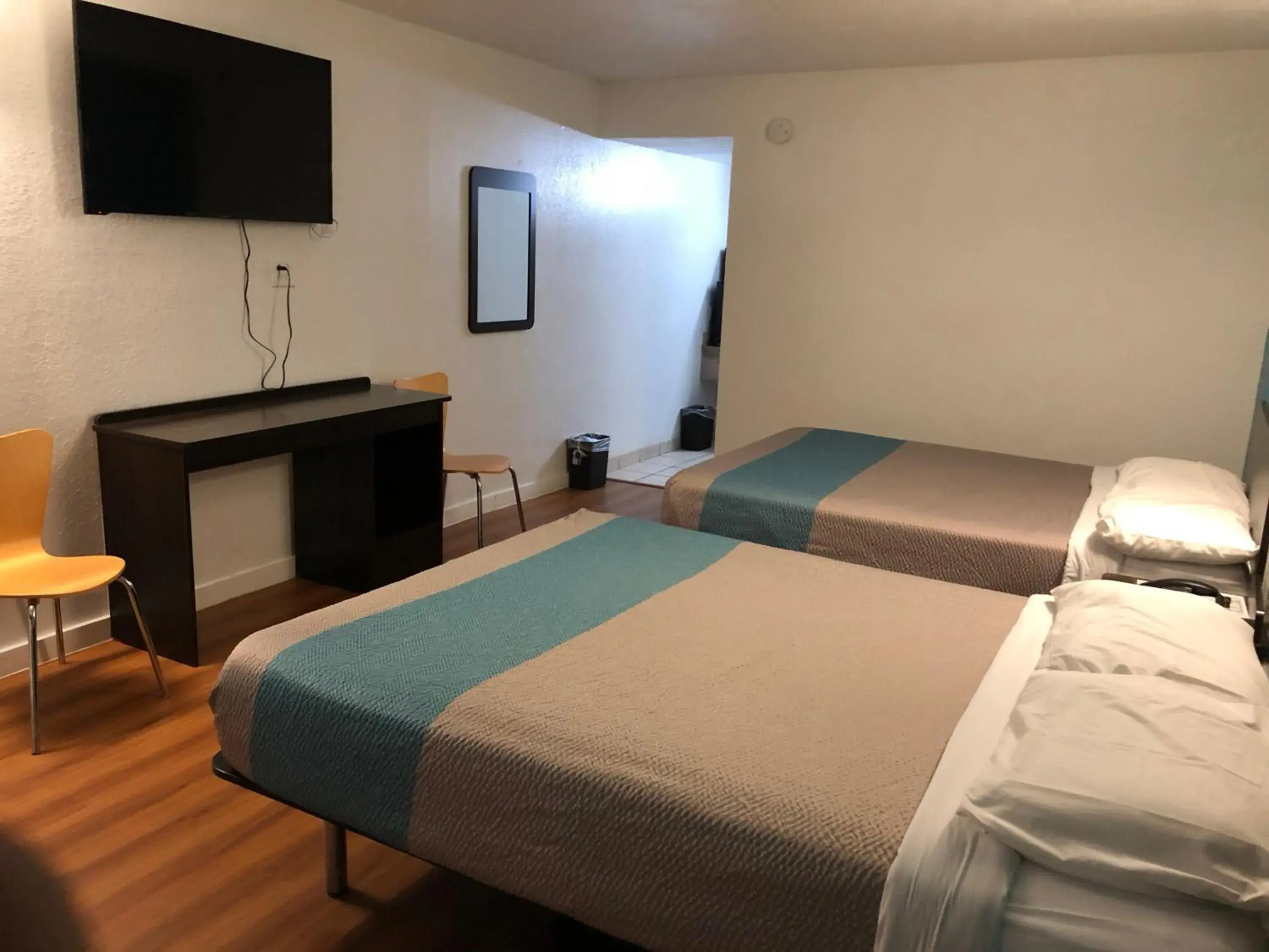 Deluxe Double Room in Trade Wind Motel Deluxe Double Room in Trade Wind Motel