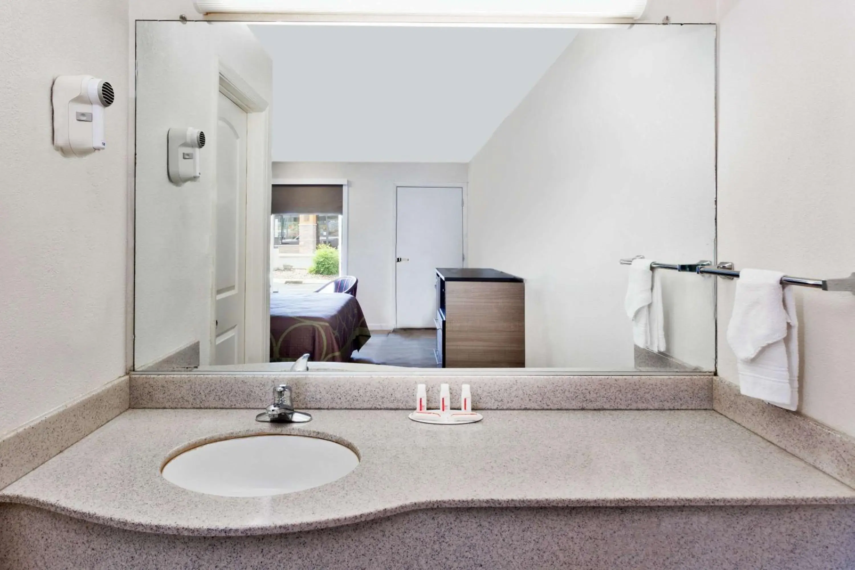 Double Room with Two Double Beds - Smoking in Super 8 by Wyndham Ringgold Chattanooga Area Double Room with Two Double Beds - Smoking in Super 8 by Wyndham Ringgold Chattanooga Area