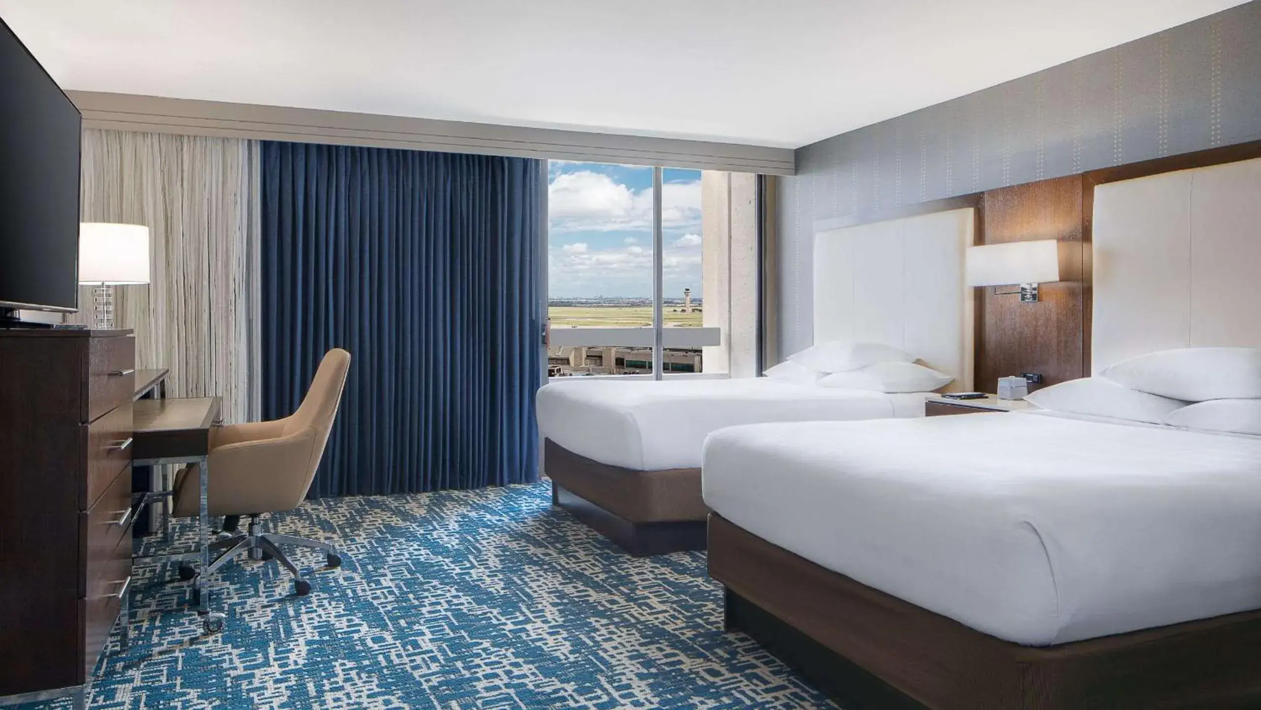Queen Room with Two Queen Beds and Airport View in Hyatt Regency DFW International Airport Queen Room with Two Queen Beds and Airport View in Hyatt Regency DFW International Airport