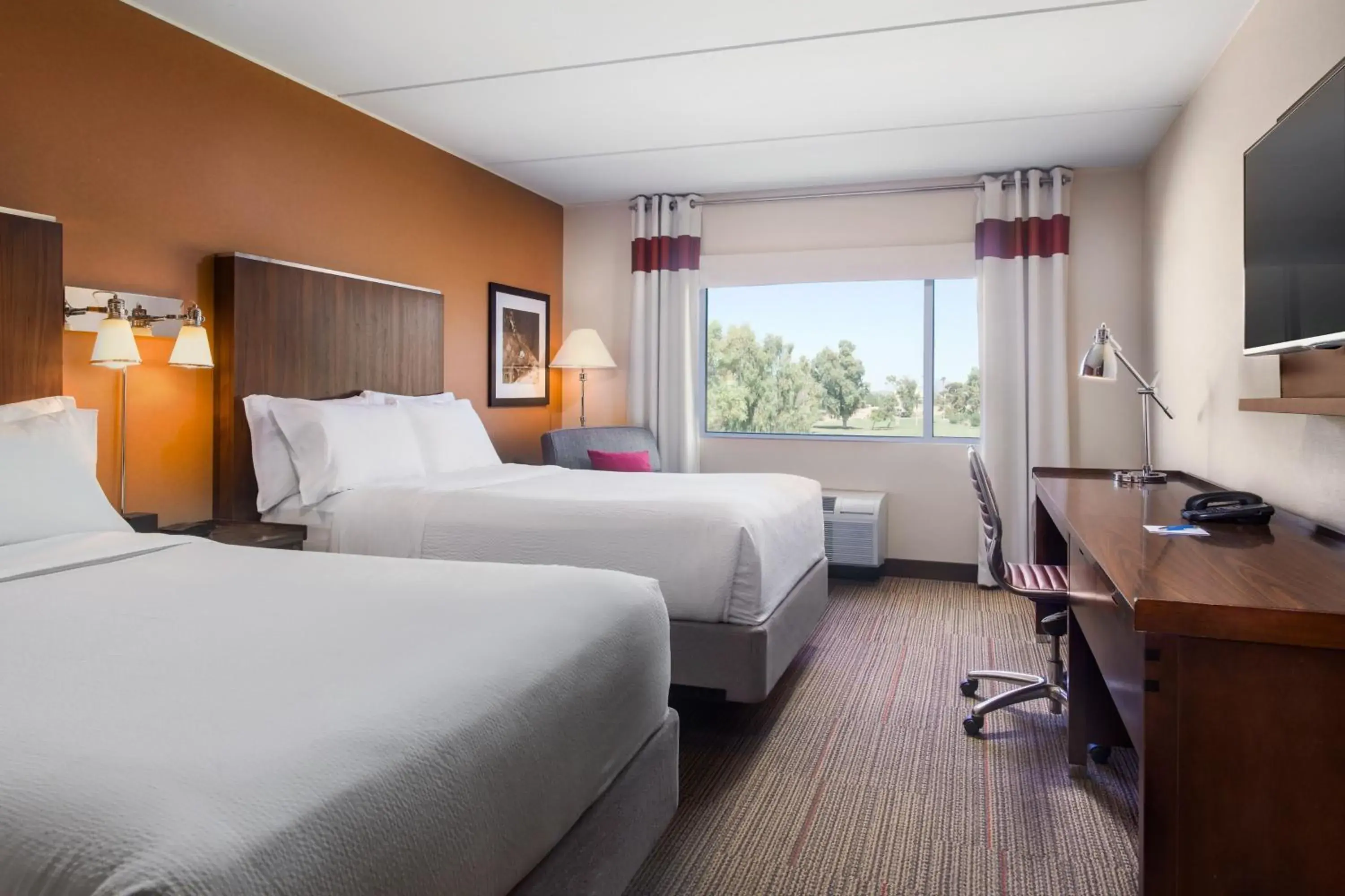 Double Room with Tub and Golf View - Mobility/Hearing Accessible in Four Points by Sheraton at Phoenix Mesa Gateway Airport Double Room with Tub and Golf View - Mobility/Hearing Accessible in Four Points by Sheraton at Phoenix Mesa Gateway Airport