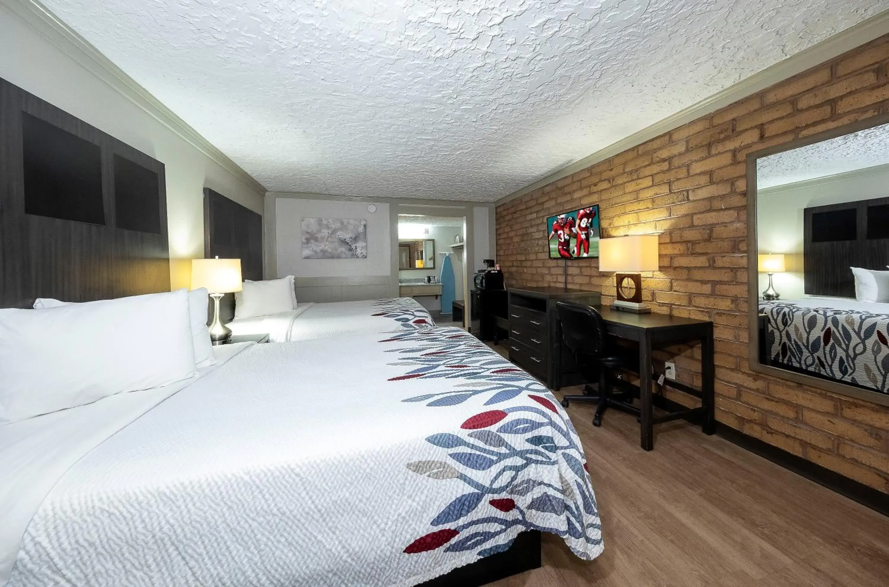 Superior Room with Two Queen Beds Smoke Free in Red Roof Inn Monroe Superior Room with Two Queen Beds Smoke Free in Red Roof Inn Monroe