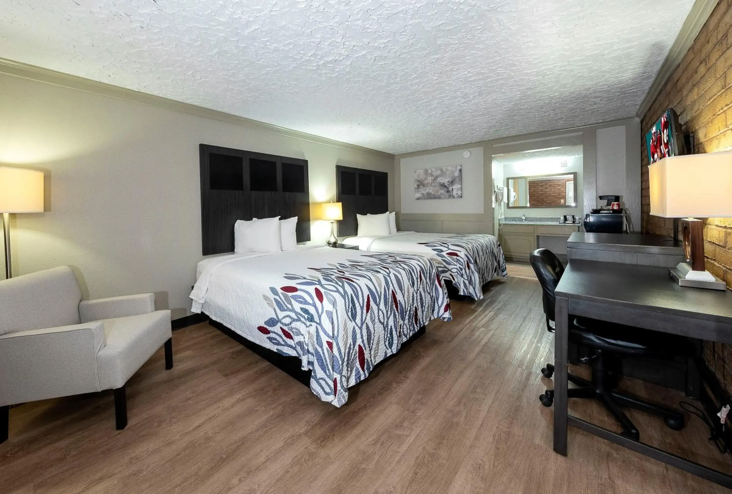 Deluxe Room with Two Queen Beds Smoke Free in Red Roof Inn Monroe Deluxe Room with Two Queen Beds Smoke Free in Red Roof Inn Monroe