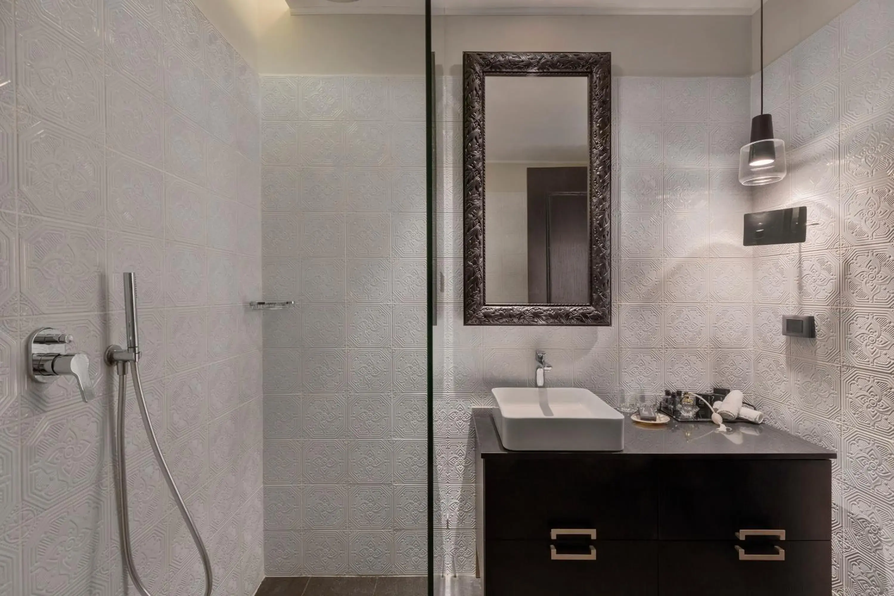 Deluxe Double or Twin Room with Balcony - single occupancy in Bachar House Deluxe Double or Twin Room with Balcony - single occupancy in Bachar House