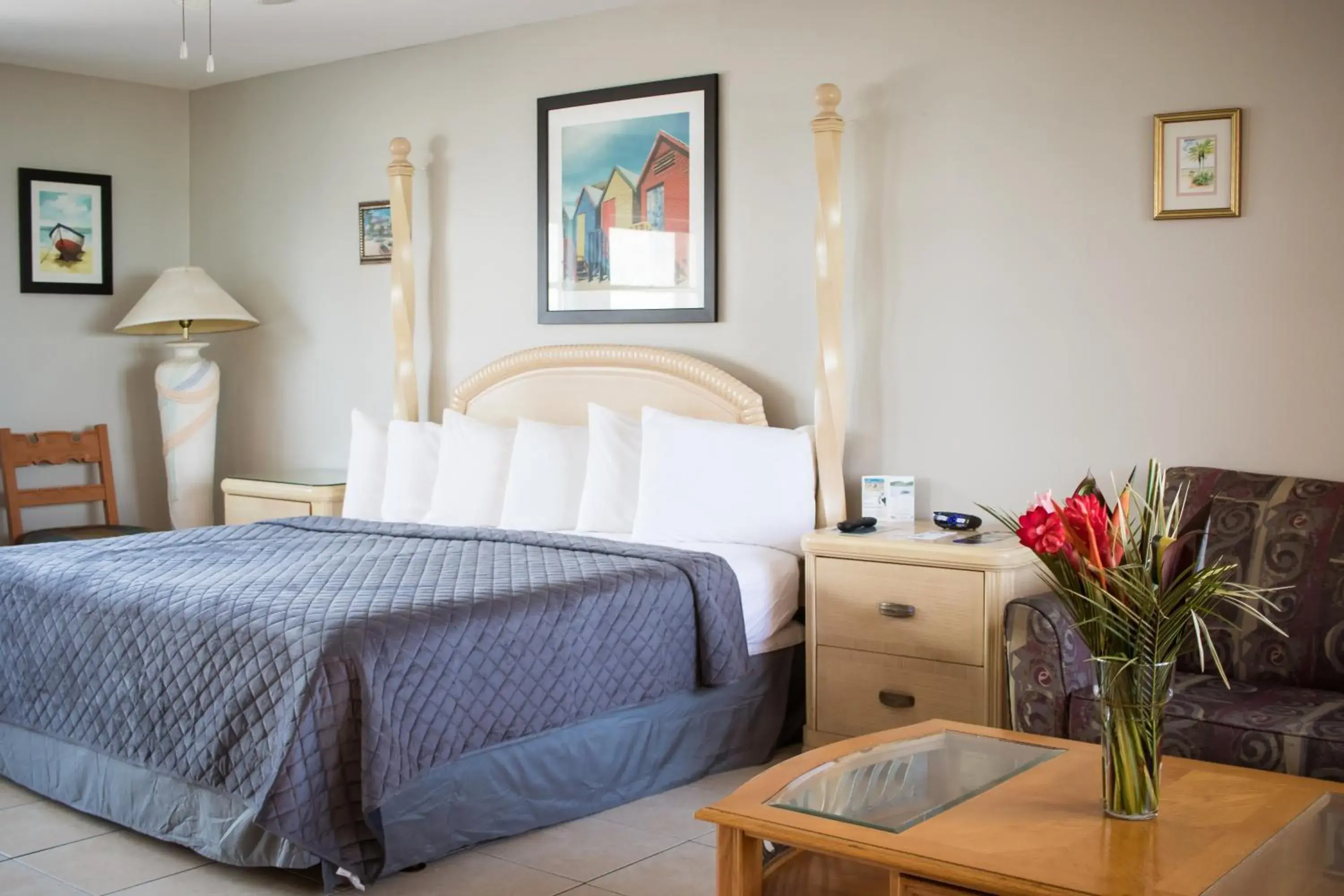 Deluxe King Room in Riptide Oceanfront Hotel Deluxe King Room in Riptide Oceanfront Hotel