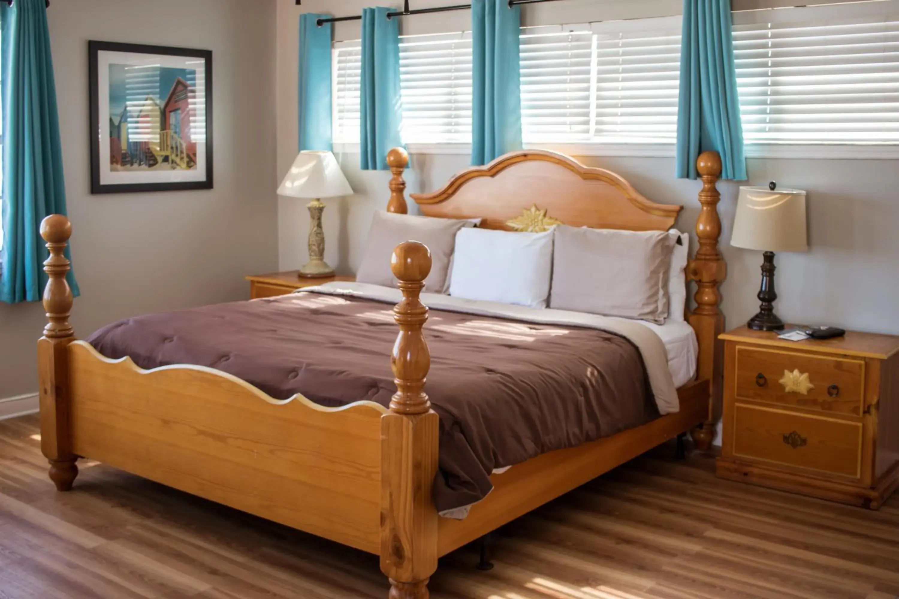 King Room with Ocean View in Riptide Oceanfront Hotel King Room with Ocean View in Riptide Oceanfront Hotel