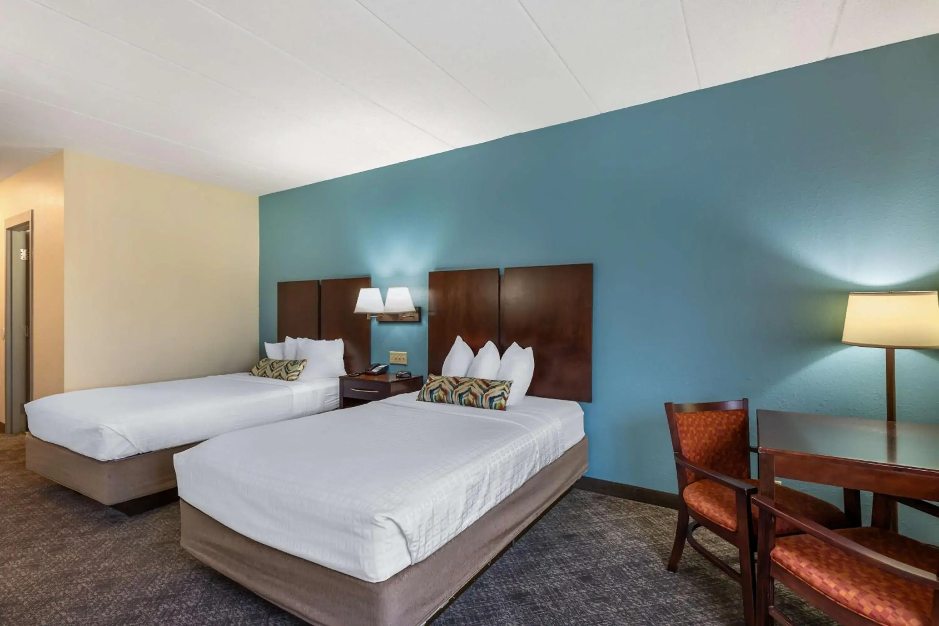 Double Room with Two Double Beds in Best Western Port Clinton Double Room with Two Double Beds in Best Western Port Clinton