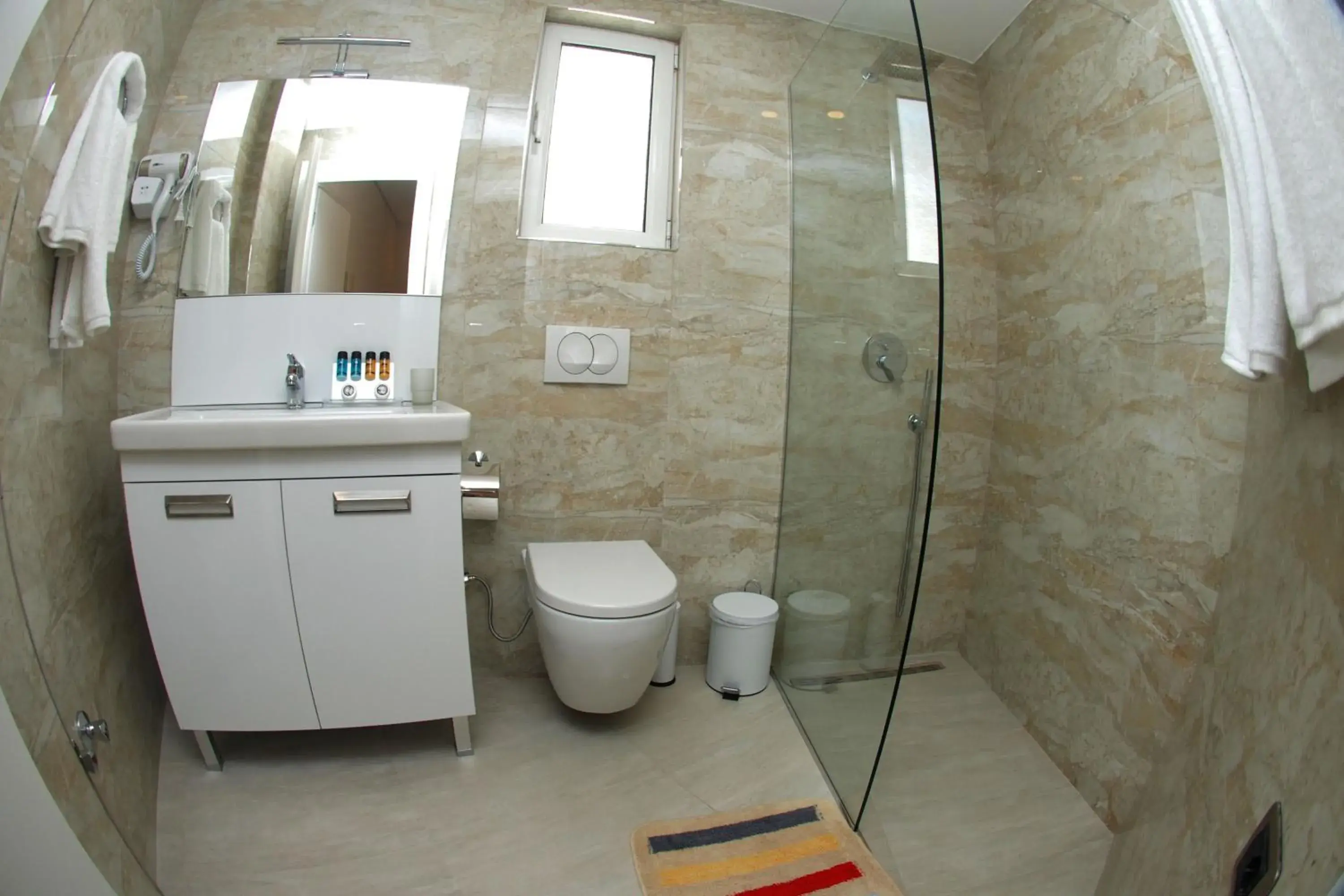 Budget Double Room in Hotel Ramo Saranda Budget Double Room in Hotel Ramo Saranda